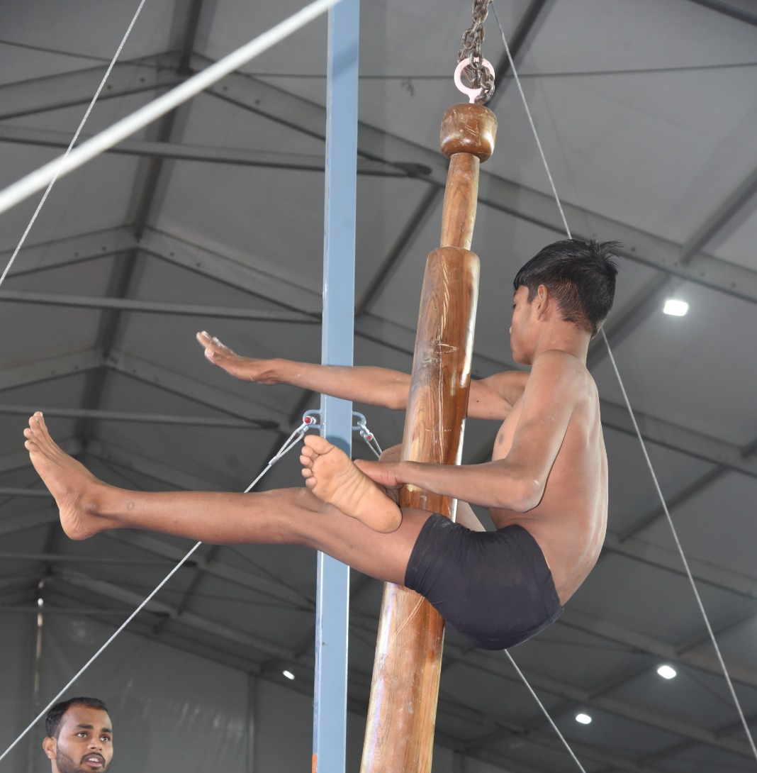  से आसमान तक हुनर का कमाल: अंबिकापुर के गांधी स्टेडियम में मल्लखंभ का भव्य आगाज़, खेलो इंडिया ट्राइबल गेम्स 2026 में पारंपरिक खेलों की गूंज से झूम उठा सरगुजा