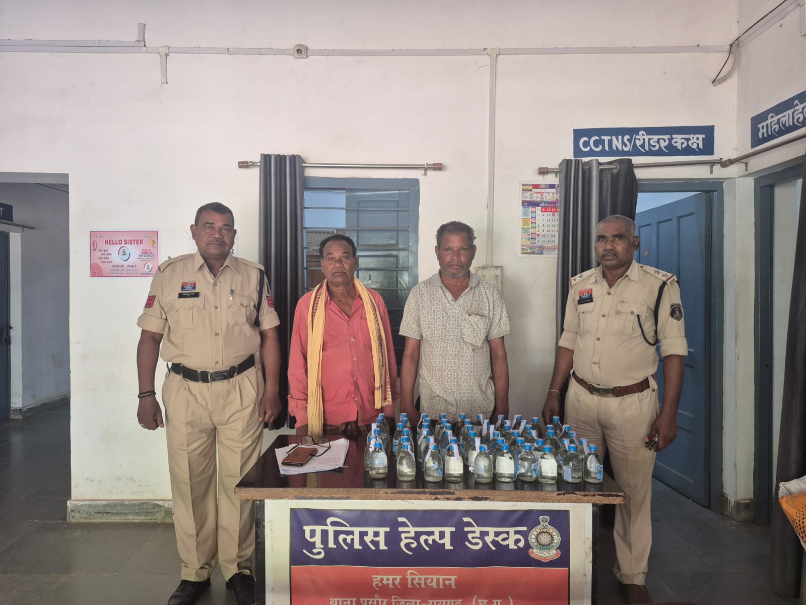 &ldquo;ऑपरेशन आघात&rdquo; का ताबड़तोड़ वार: रायगढ़ पुलिस की बड़ी कार्रवाई, 4 थाना क्षेत्रों में 70 लीटर अवैध शराब जब्त, 5 आरोपी धराए, 3 बाइक भी जब्त