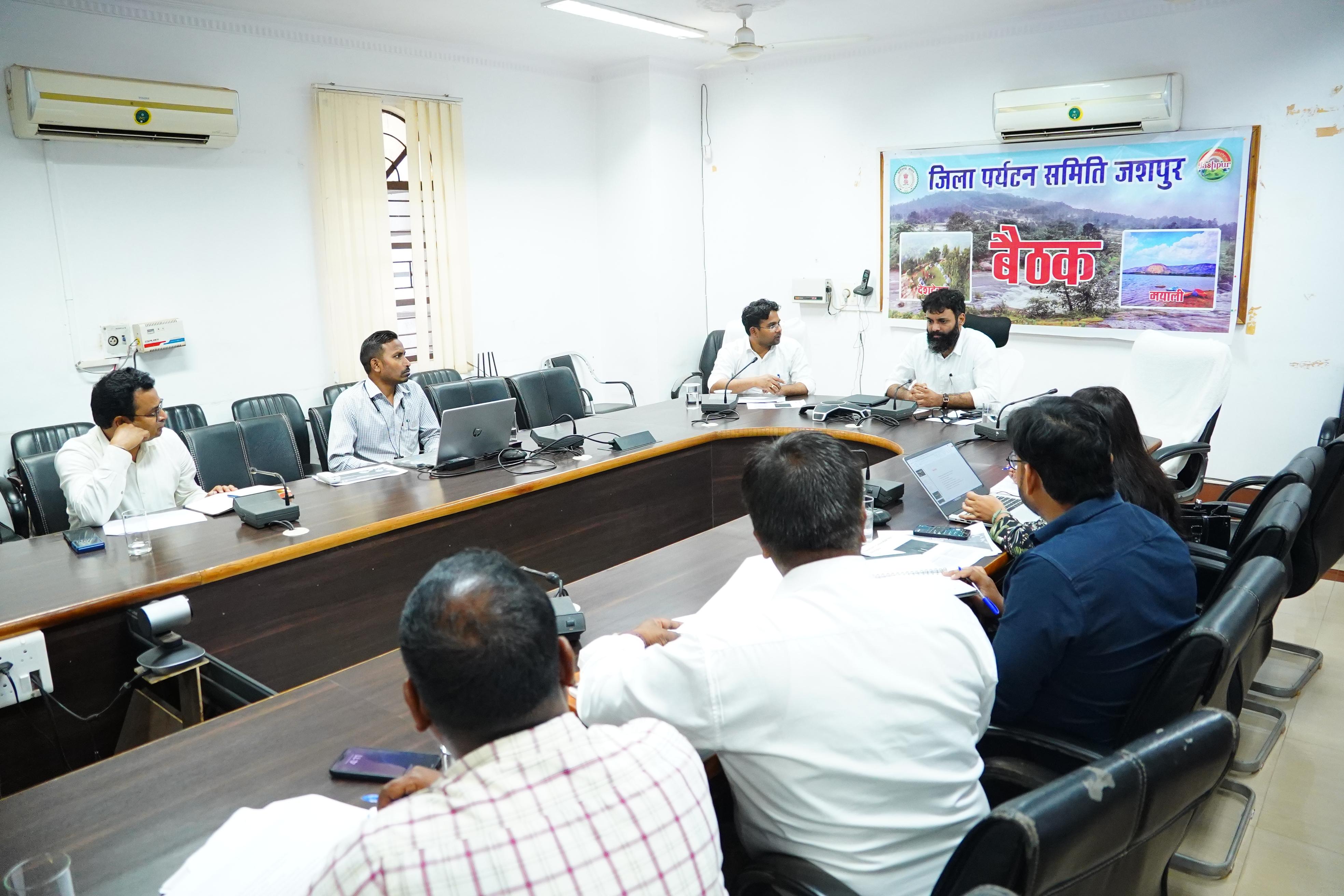 पर्यटन स्थलों पर सभी मूलभूत सुविधाएं करें विकसित: कलेक्टर श्री रोहित व्यास,होम स्टे सहित पर्यटन स्थलों का व्यापक प्रचार-प्रसार करने दिए निर्देश