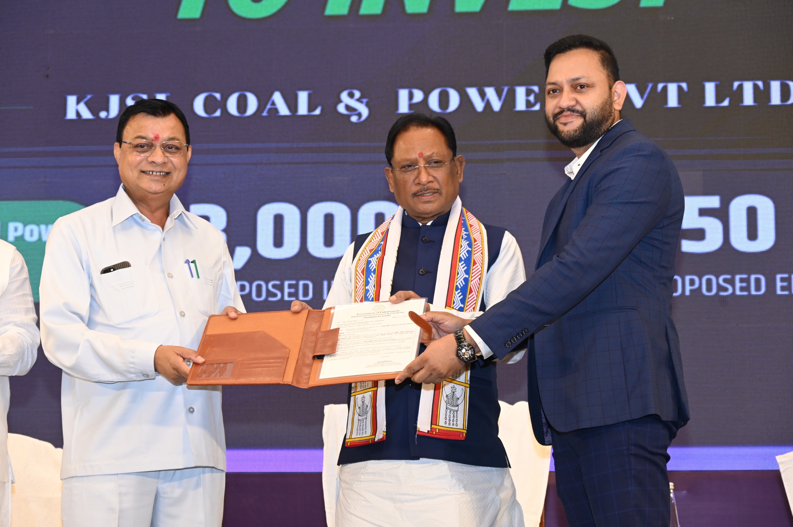 उद्योग-श्रम समन्वय से बदलता छत्तीसगढ़: श्रमिक सशक्तिकरण, औद्योगिक क्रांति और समावेशी विकास की नई गाथा&mdash;मुख्यमंत्री विष्णुदेव साय के नेतृत्व और मंत्री लखनलाल देवांगन की दूरदर्शिता से रजत जयंती वर्ष में रच रहा प्रगति का स्वर्णिम इतिहास