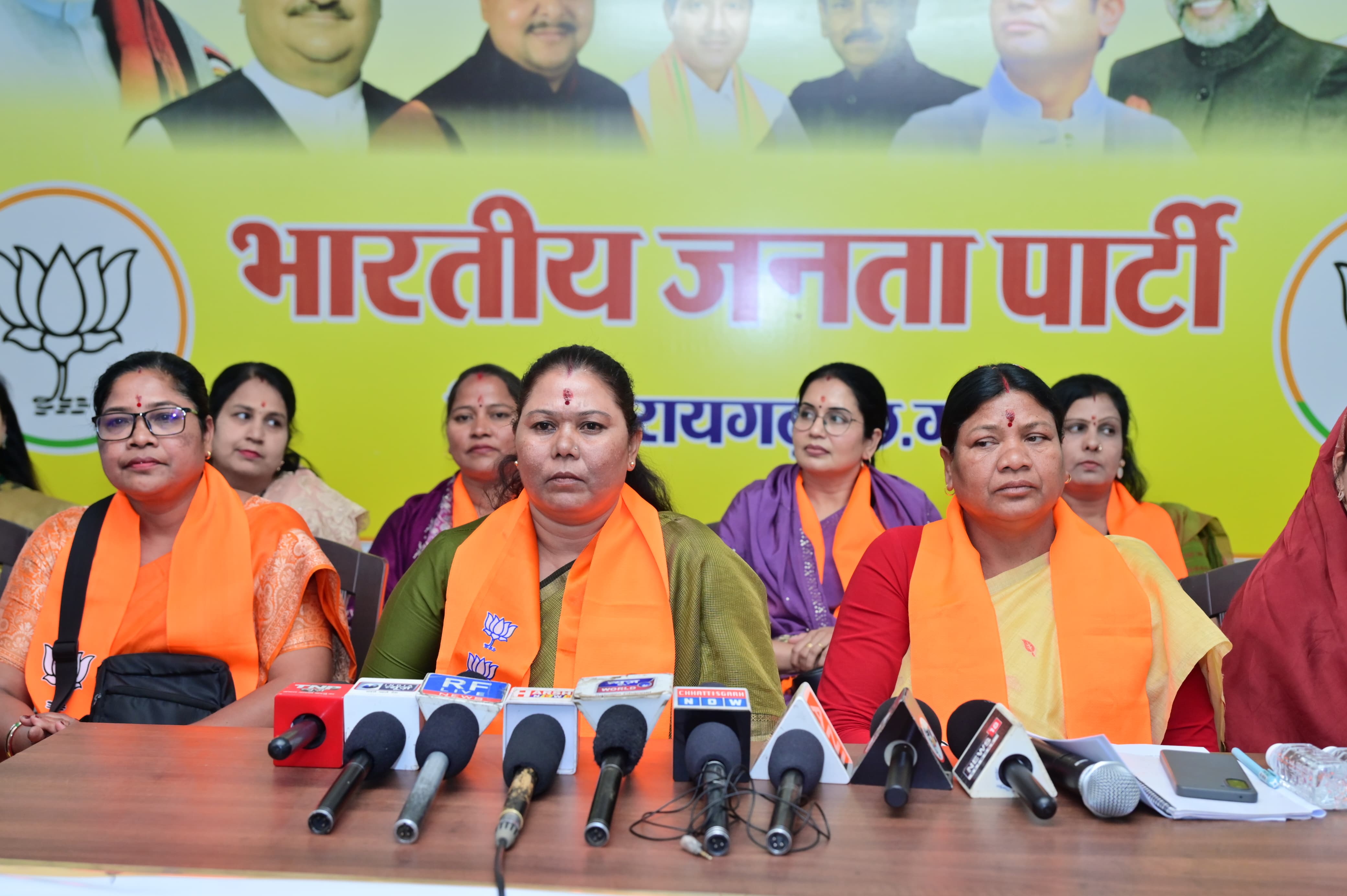 शक्ति वंदन अधिनियम से राजनीति में बदलाव की दस्तक, महिलाओं की बढ़ेगी भागीदारी &mdash; गोमती साय - &nbsp;घर संभालने वाली महिलाएं अब देश भी संभालेंगी &mdash; रायमुनी भगत