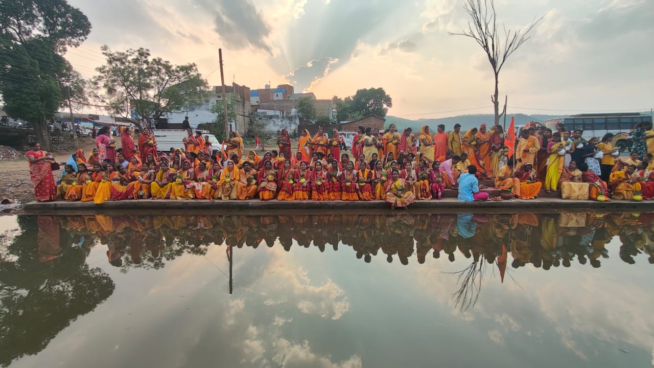 72 घंटे तक गूंजा हरिनाम, बगीचा का वृन्दावन भवन बना आस्था का महासागर &ndash; प्रदेशभर की कीर्तन मंडलियों ने बहाया भक्ति का सागर, हजारों श्रद्धालुओं ने लिया महाप्रसाद और महसूस की दिव्य ऊर्जा