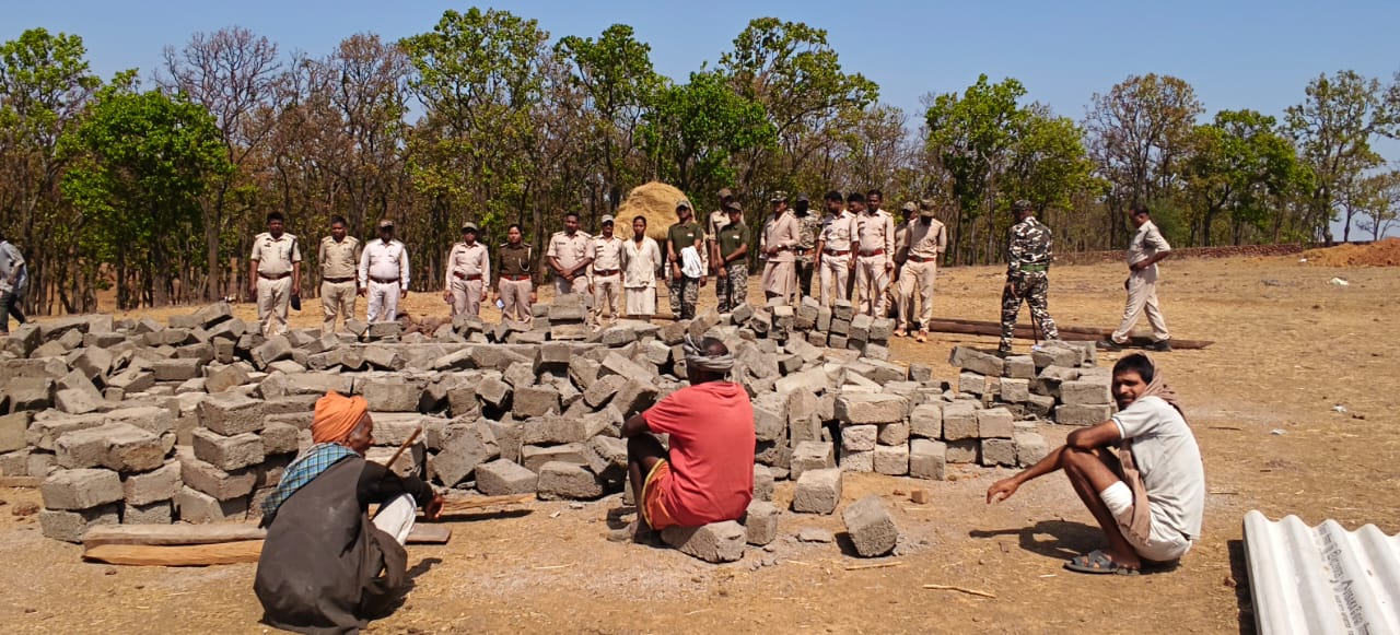 &ldquo;जंगल पर कब्जा करने की कोशिश पड़ी भारी: सन्ना वन विभाग का सख्त एक्शन, अवैध निर्माण रुकवाकर जमीन कराई खाली