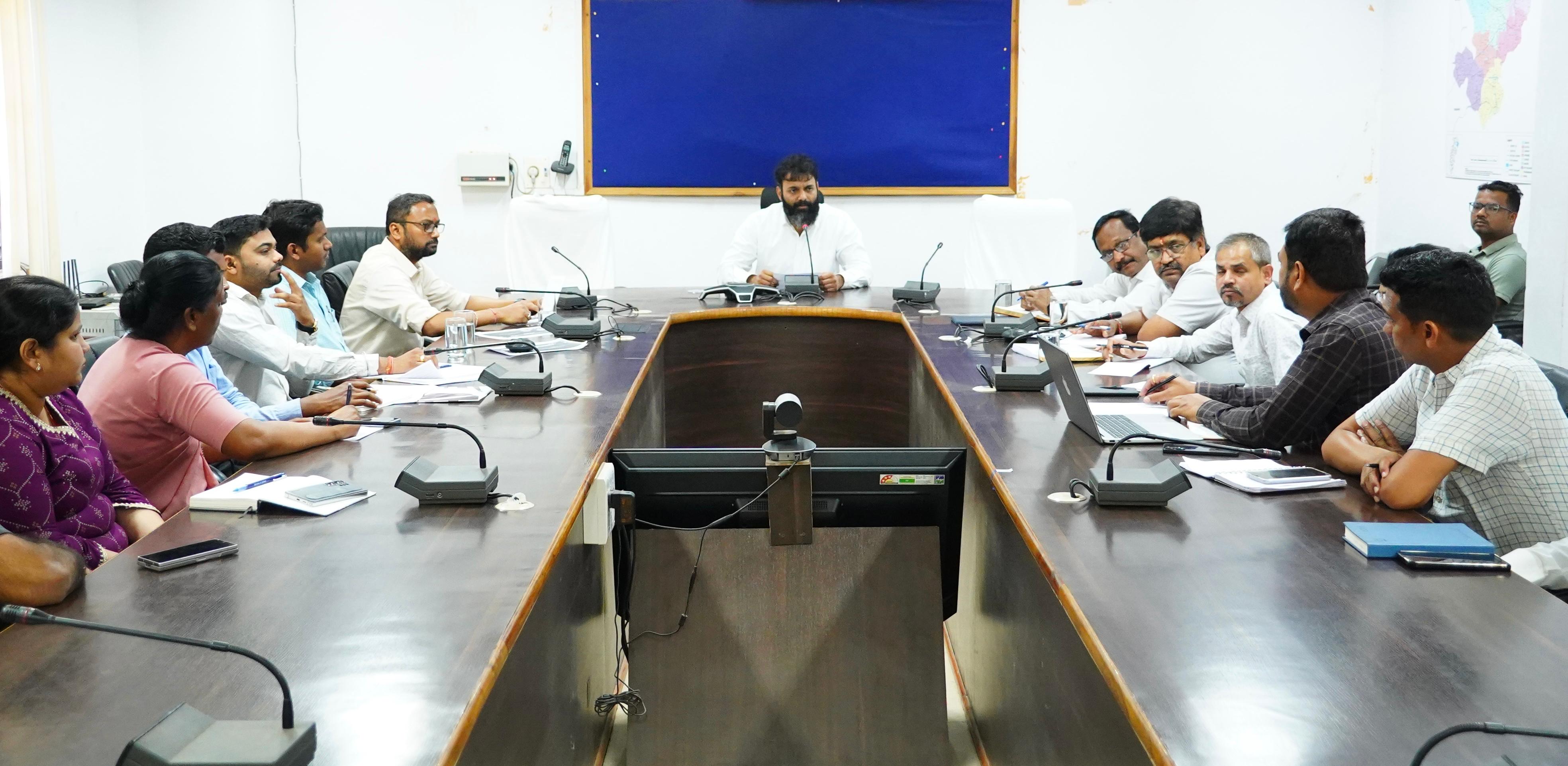 जशपुर में फर्जी क्लीनिकों पर कलेक्टर का कड़ा एक्शन प्लान &mdash; बिना लाइसेंस चलाने वालों की अब खैर नहीं, स्वास्थ्य सेवाओं में लापरवाही पर होगी सीधी कार्रवाई