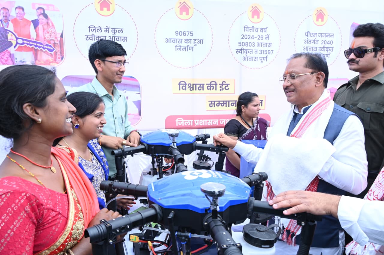 ड्रोन दीदी योजना से जशपुर की महिलाओं को मिली ताकत&mdash;मुख्यमंत्री श्री विष्णु देव साय ने सौंपे ड्रोन, आत्मनिर्भरता और आधुनिक खेती की दिशा में ऐतिहासिक कदम