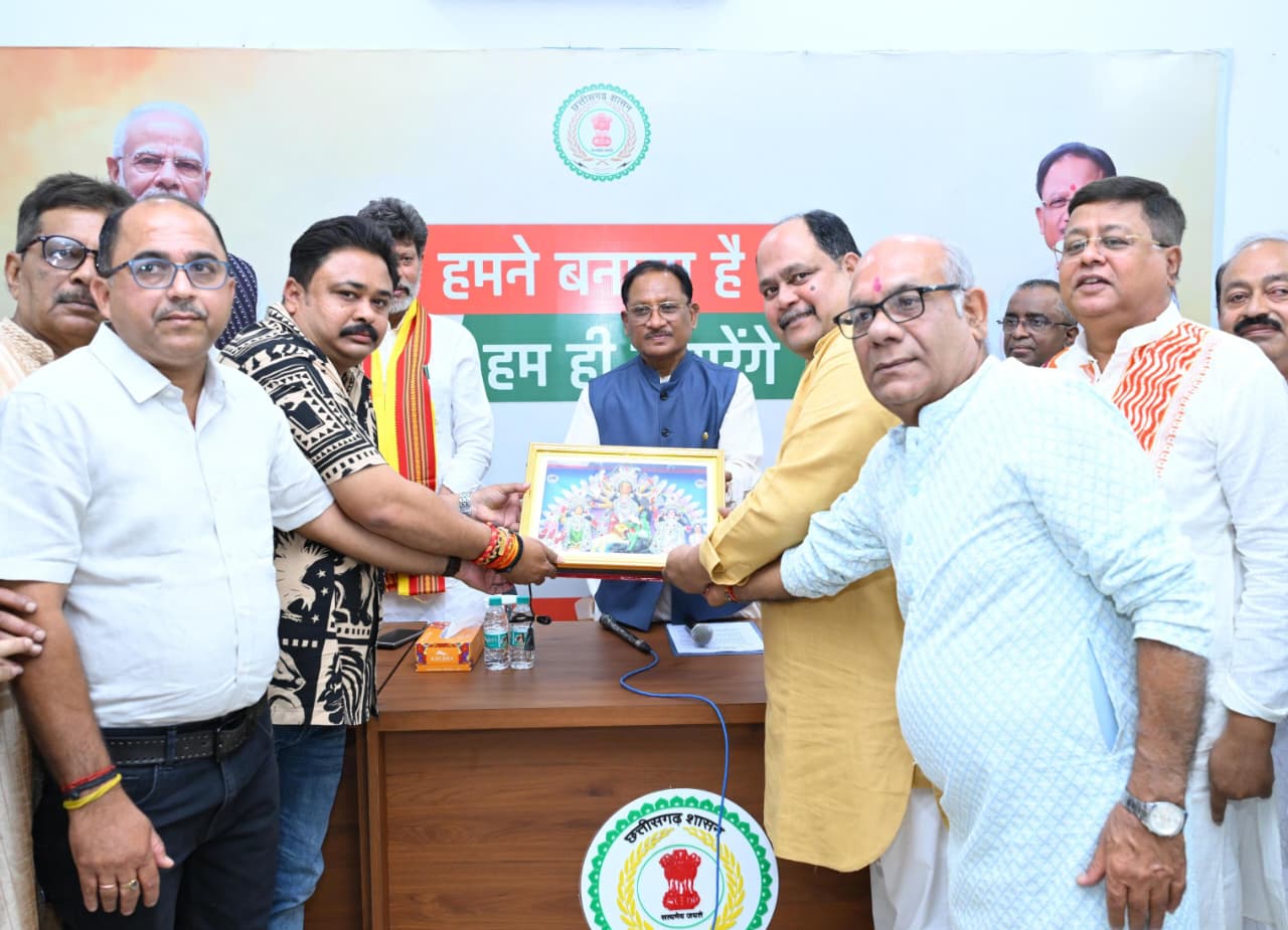 बंगाली नववर्ष मिलन समारोह में शामिल हुए मुख्यमंत्री श्री विष्णुदेव सायप्र ,देश के विकास में बंगाली समाज की अहम भूमिका - मुख्यमंत्री श्री साय