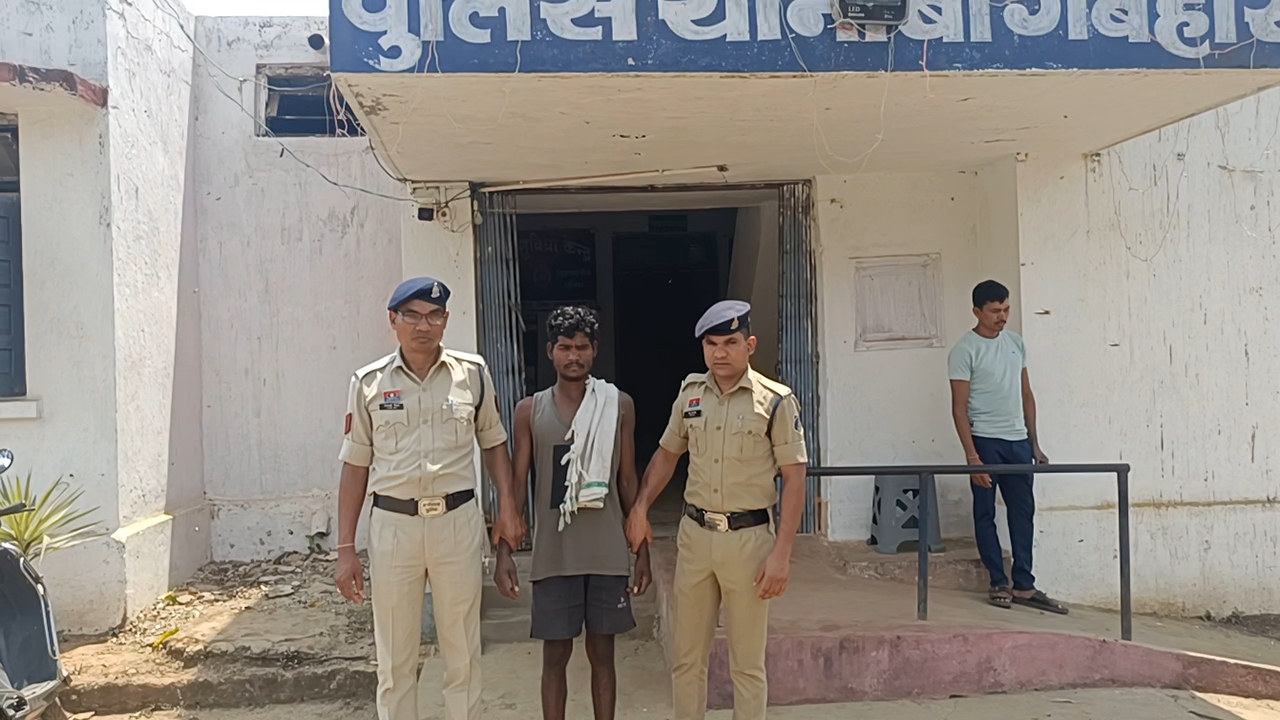 मामूली घरेलू विवाद ने लिया खूनी रूप, गुस्से में बेटे ने अपने ही पिता पर बरसाए लकड़ी से ताबड़तोड़ वार, सिर पर गंभीर चोट से मौके पर ही हुई मौत