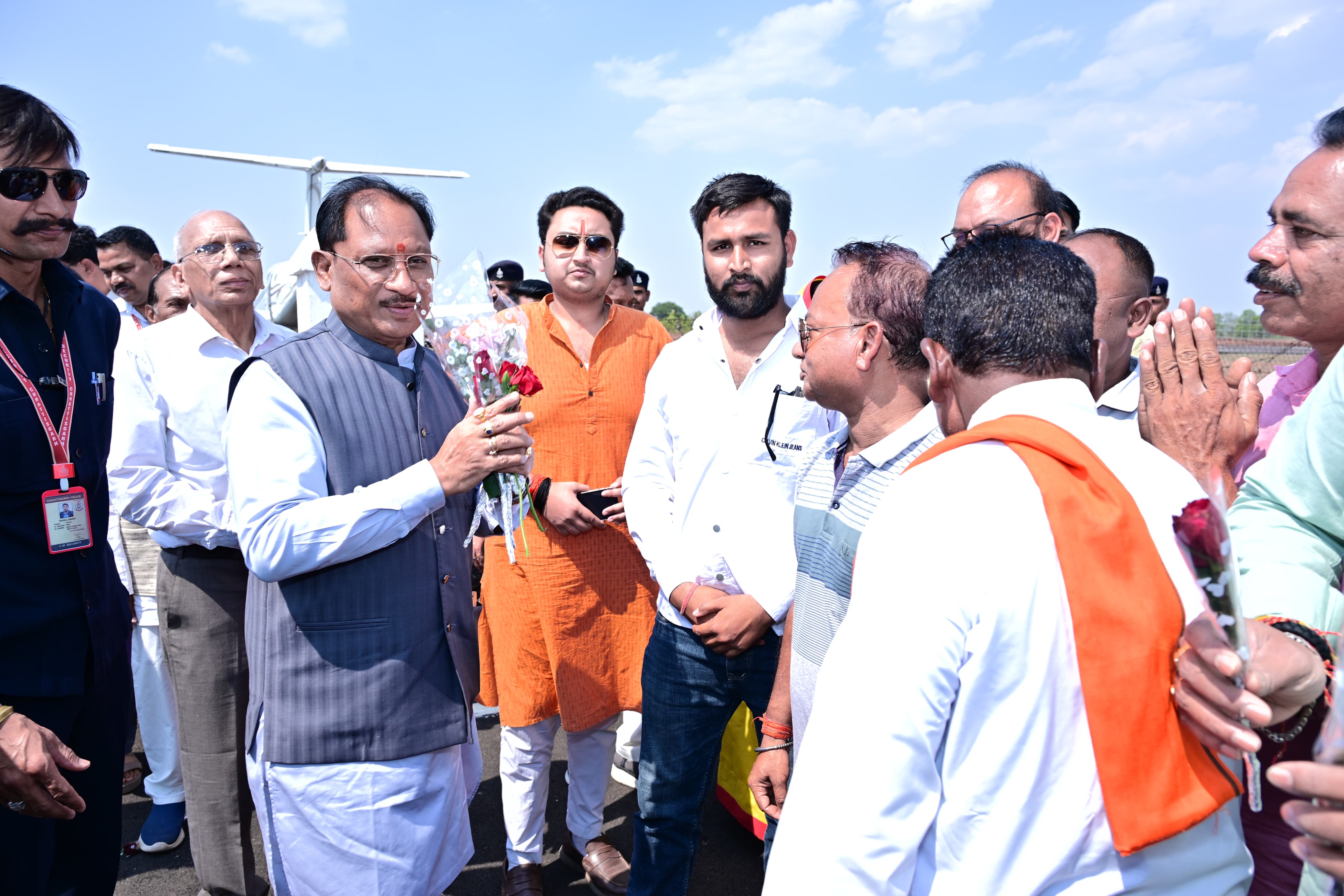 मुख्यमंत्री श्री विष्णुदेव साय आगडीह एयरस्ट्रिप पहुंचे, हुआ आत्मीय स्वागत