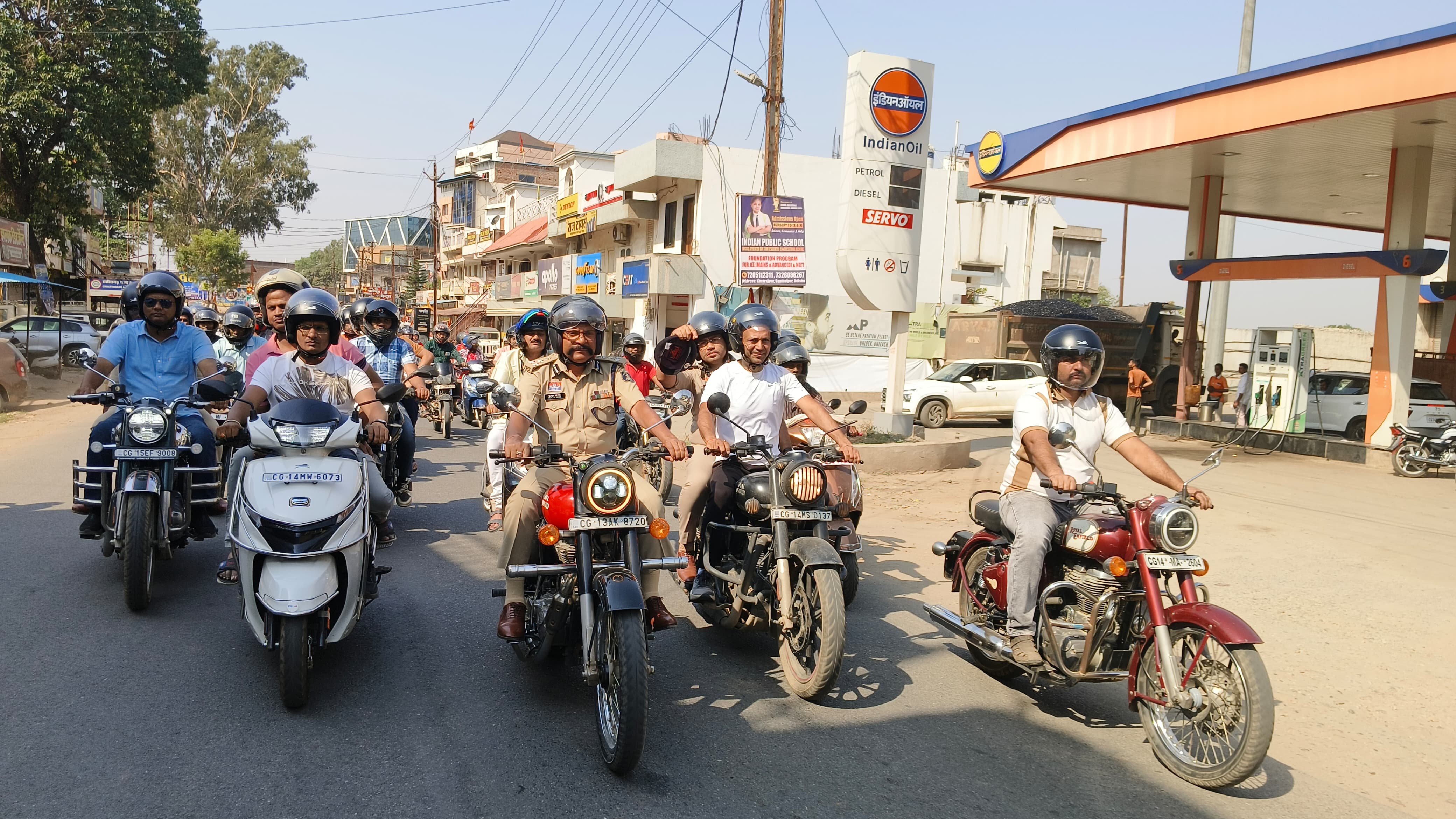 &ldquo;पत्थलगांव में सड़क सुरक्षा का संदेश : सैकड़ों हेलमेटधारी युवाओं ने निकाली भव्य बाइक रैली, प्रशासन और पुलिस ने दिखाई एकजुटता की ताकत