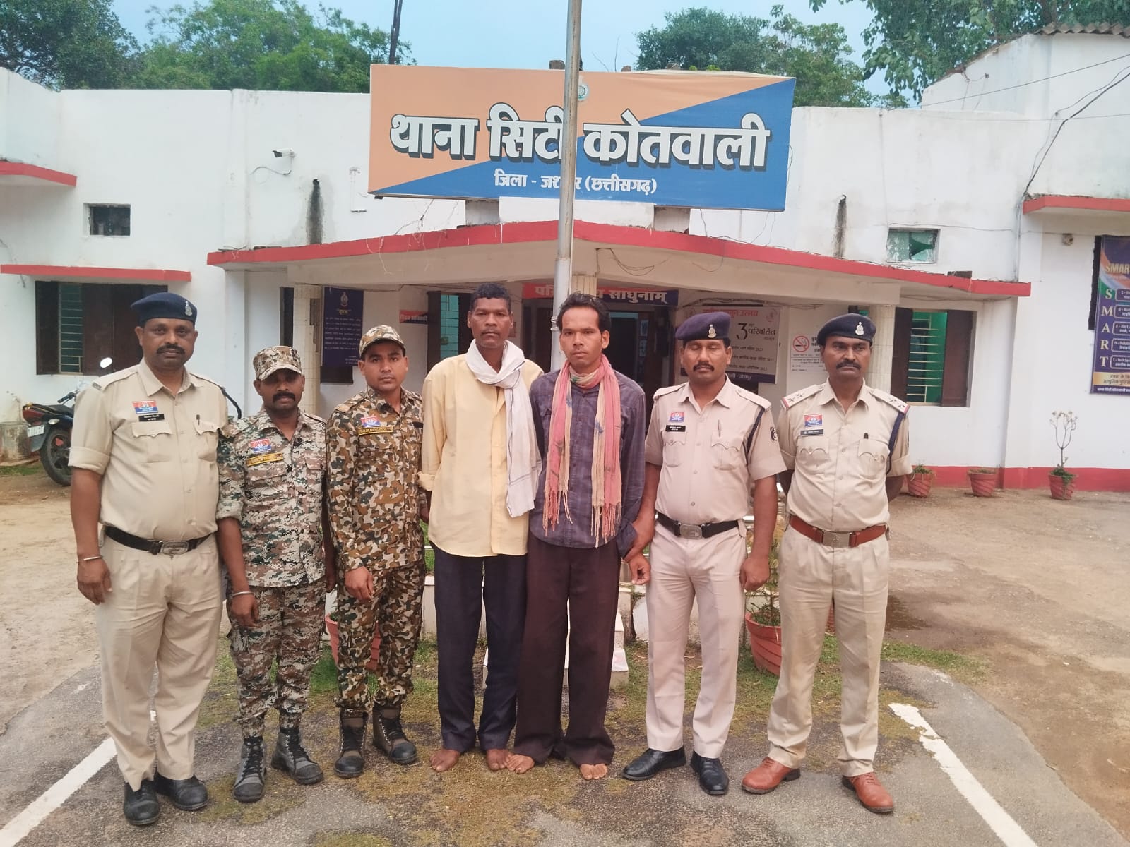 ????गम्हरिया में खौफनाक हत्याकांड का पर्दाफाश: शादी से लौटते वक्त गुलेल के मामूली विवाद ने ली बुजुर्ग की जान, सरई लकड़ी से बेरहमी से पीट-पीटकर उतारा मौत के घाट, सड़क किनारे फेंकी लाश&mdash;जशपुर पुलिस ने 48 घंटे में सुलझाया अंधा कत्ल, दो आरोपी गिरफ्तार कर भेजे गए जेल