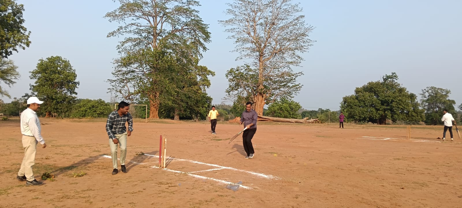 ग्राम पंचायत फरसाकानी में आयोजित सुशासन तिहार के पूर्व मध्य सद्भावना क्रिकेट मैच का हुआ आयोजन , सरपंच एकादश और सचिव एकादश के बीच खेला गया मैच