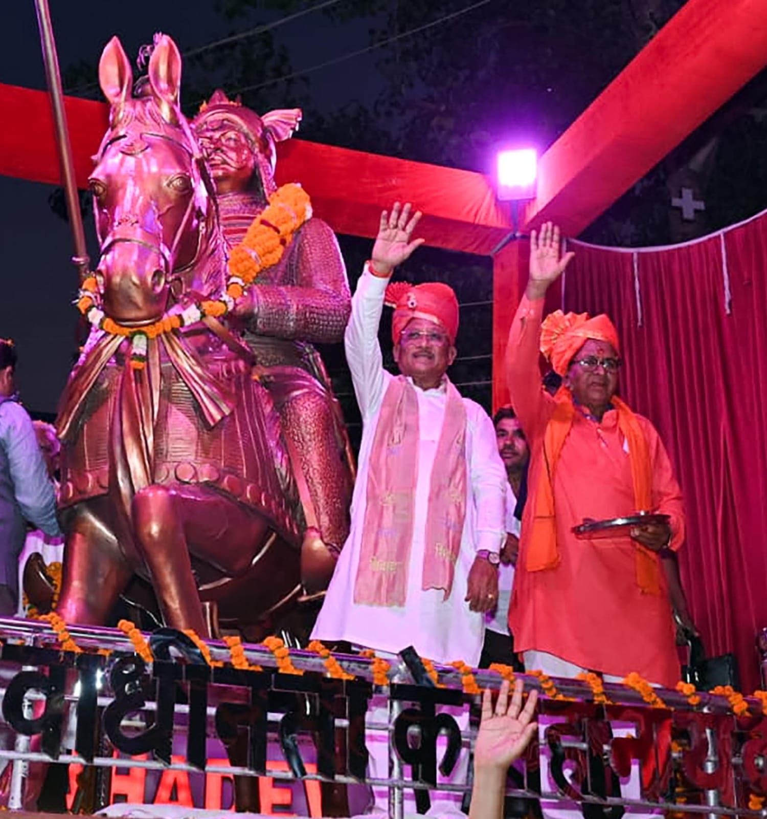 सुशासन तिहार में मुख्यमंत्री श्री विष्णुदेव साय का बड़ा संदेश: समाज के अंतिम व्यक्ति तक योजनाओं का लाभ पहुंचाना ही सरकार का लक्ष्य, मुंगेली में महापुरुषों की प्रतिमाओं के अनावरण के साथ विकास, संस्कृति और सामाजिक चेतना को मिला नया आयाम