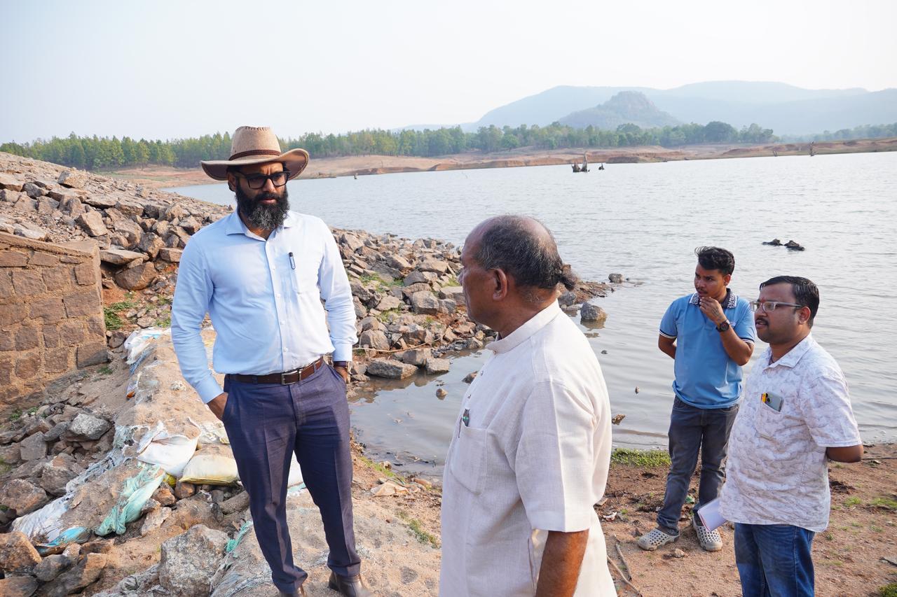 पहाड़ियों के बीच बसे बेलसोंगा जलाशय को मिलेगी नई मजबूती : कलेक्टर रोहित व्यास ने किया निरीक्षण, गेट मरम्मत के निर्देश से सिंचाई व्यवस्था होगी दुरुस्त, खेतों तक पहुंचेगा भरपूर पानी और किसानों की बढ़ेगी आमदनी...