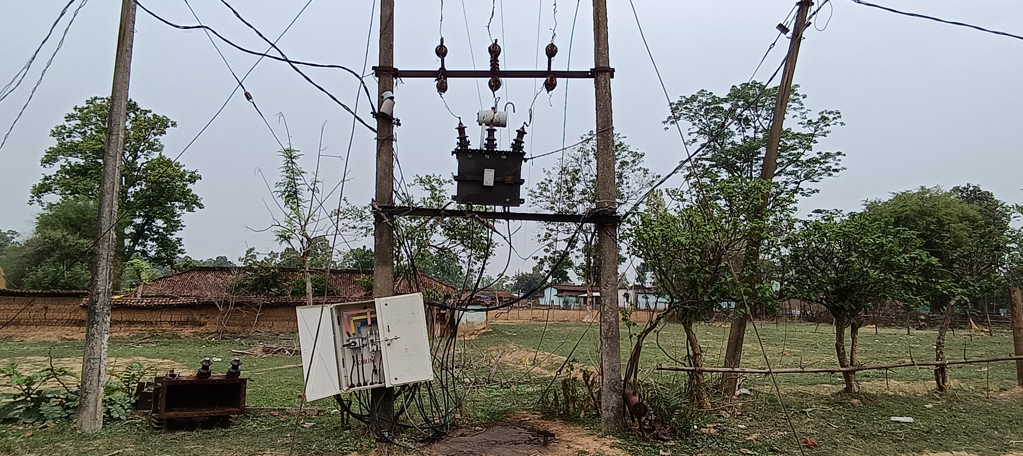 भीषण गर्मी में बिजली विभाग की &lsquo;आंख-मिचौली&rsquo; से नारायणपुर बेहाल , दिन-रात ट्रिपिंग से जनजीवन अस्त-व्यस्त, पानी संकट और कारोबार पर भी पड़ा असर-विभागीय व्यवस्था पर उठे सवाल