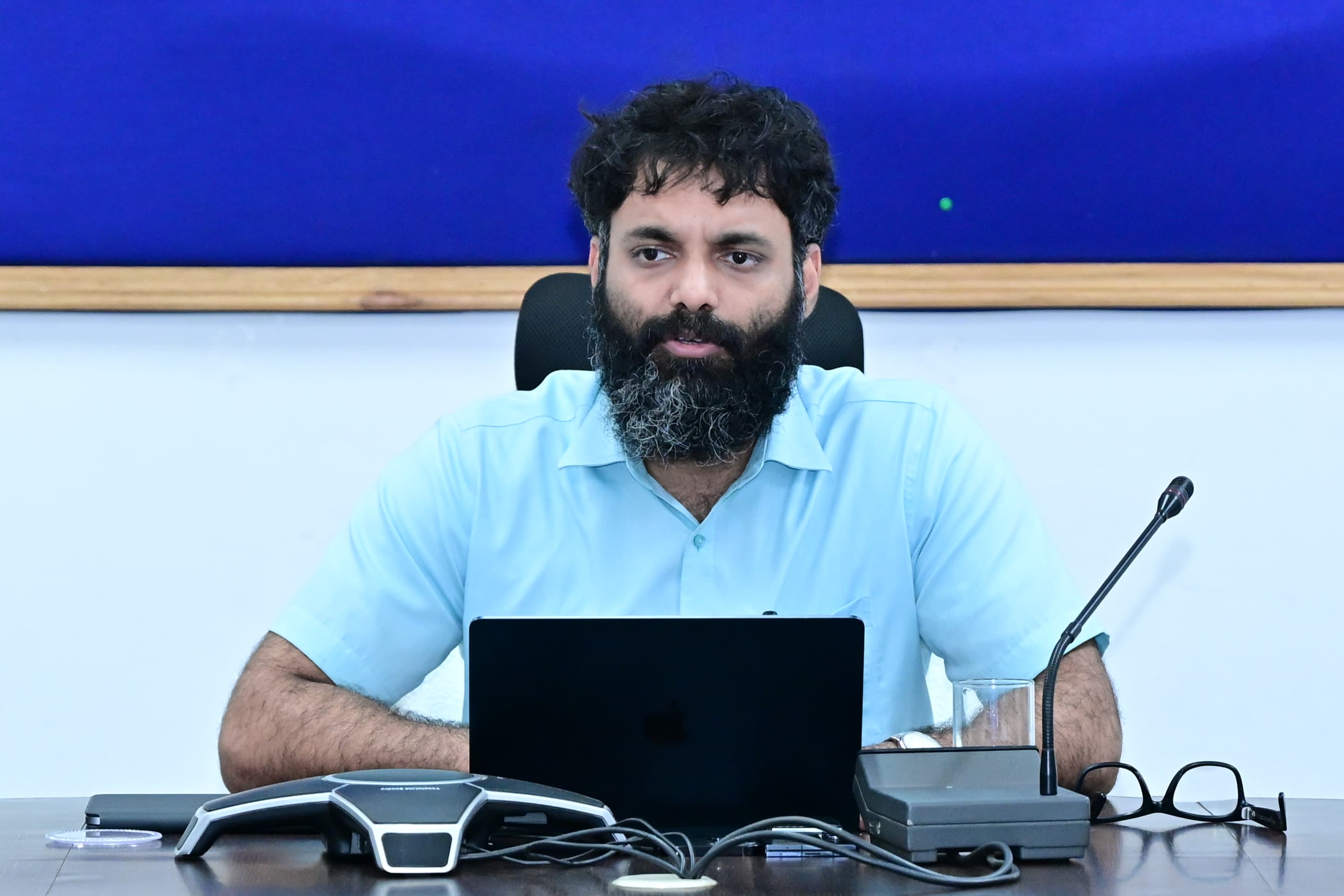ई-ऑफिस पर सख्त हुए कलेक्टर रोहित व्यास : अब फाइलों से लेकर प्रमोशन रिकॉर्ड तक सब कुछ होगा ऑनलाइन, जल संरक्षण और आपदा मुआवजे पर भी दिए कड़े निर्देश