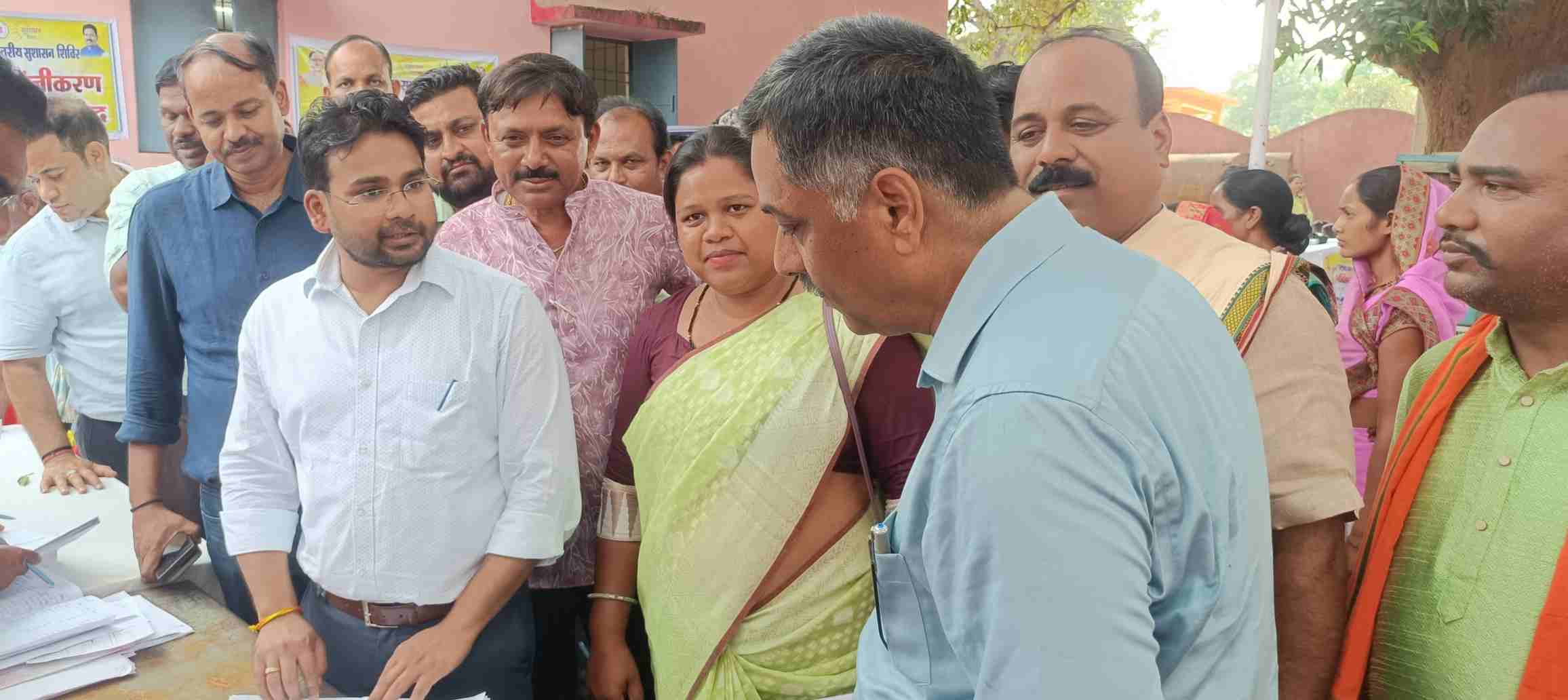 कलीबा के सुशासन शिविर में उमड़ा ग्रामीणों का हुजूम : 460 आवेदन लेकर पहुंचे लोग, मौके पर ही बांटे गए राशन कार्ड, केसीसी, ऋण पुस्तिका और सम्मान पत्र, जनप्रतिनिधियों ने कहा &ndash; गांव-गांव पहुंच रही सरकार