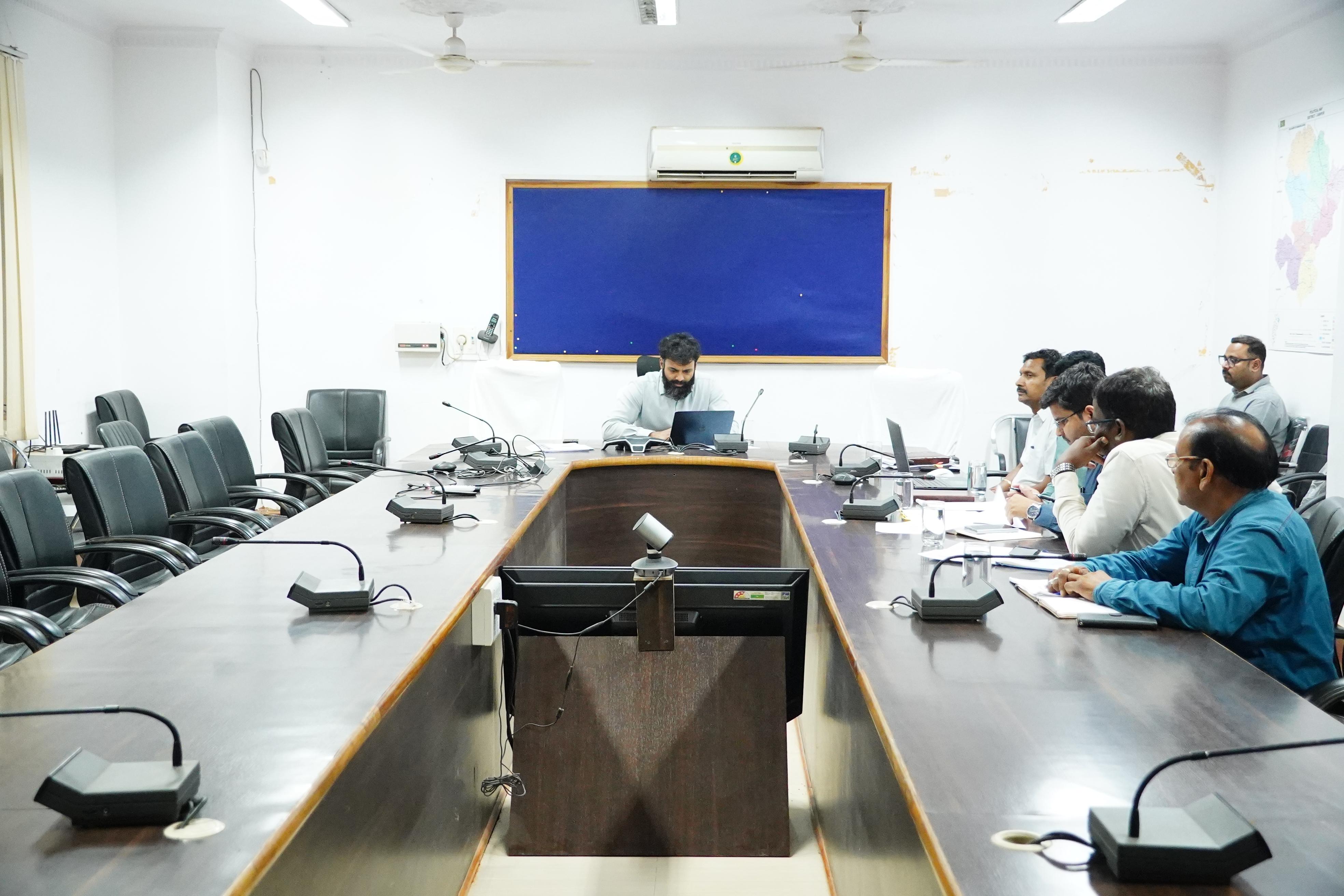सुशासन तिहार में कलेक्टर रोहित व्यास का सख्त एक्शन: सड़क, बांध, बैराज, छात्रावास और आश्रम निर्माण कार्यों की हुई मैराथन समीक्षा, गुणवत्ता से समझौता नहीं करने और तय समय-सीमा में हर परियोजना पूरी करने के दिए कड़े निर्देश