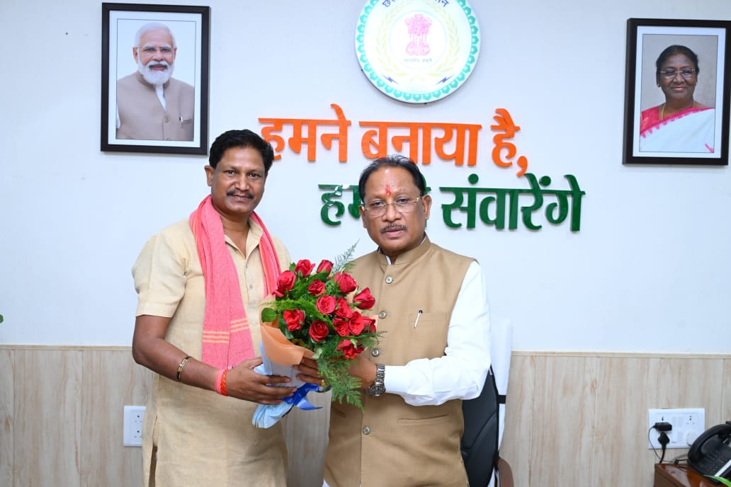 सीएम विष्णुदेव साय से मिले जिला पंचायत सदस्य गेंदबिहारी सिंह, सड़क, पुल, डेयरी, पर्यटन और रोजगार के मुद्दों पर रखी विकास की बड़ी मांगें