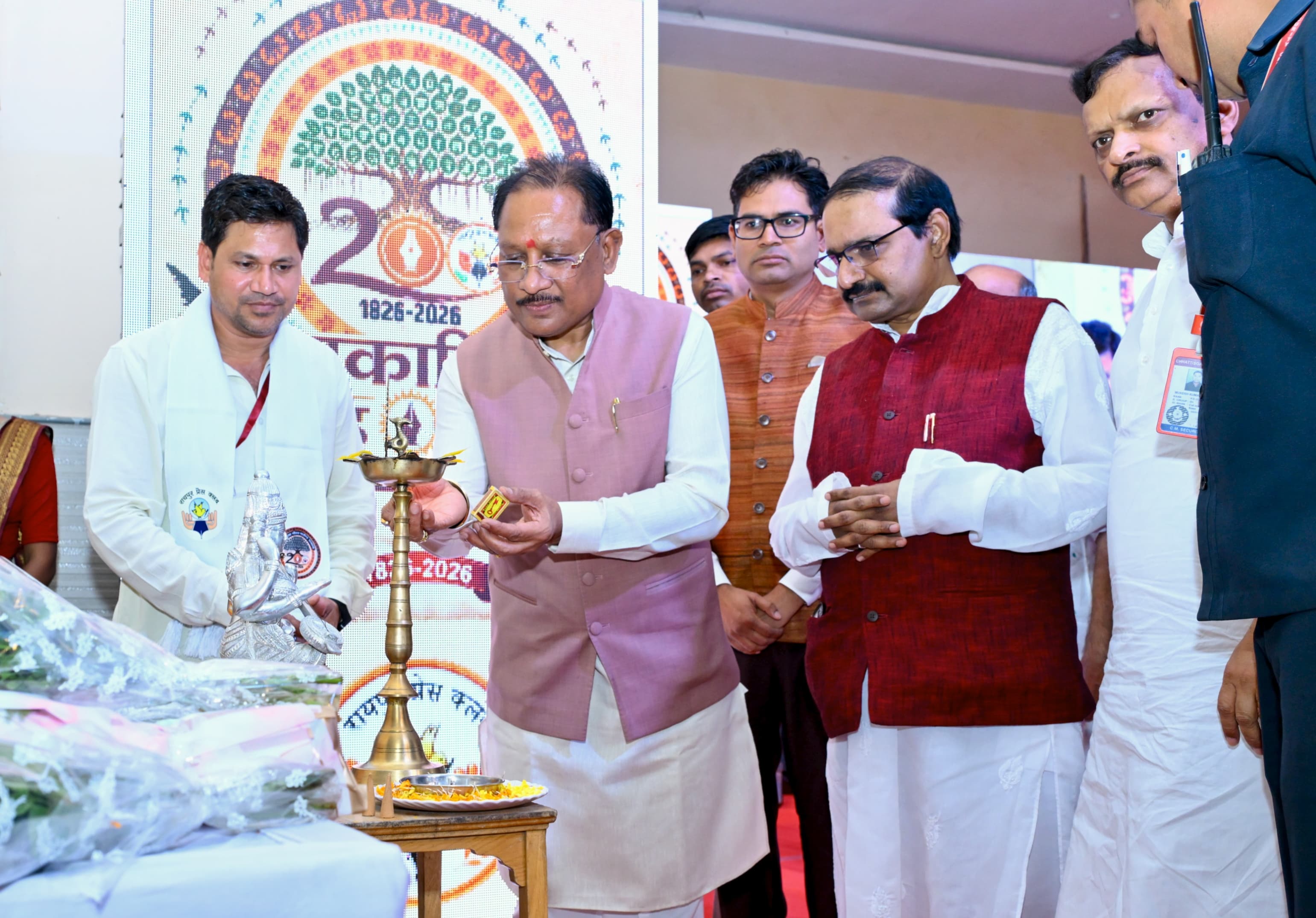 हिंदी पत्रकारिता के 200 वर्ष पूरे होने पर मुख्यमंत्री विष्णुदेव साय का बड़ा बयान, कहा- पत्रकार लोकतंत्र के सच्चे सेनानी, राष्ट्र निर्माण, सामाजिक परिवर्तन और सुशासन की मजबूती में मीडिया की भूमिका सबसे महत्वपूर्ण