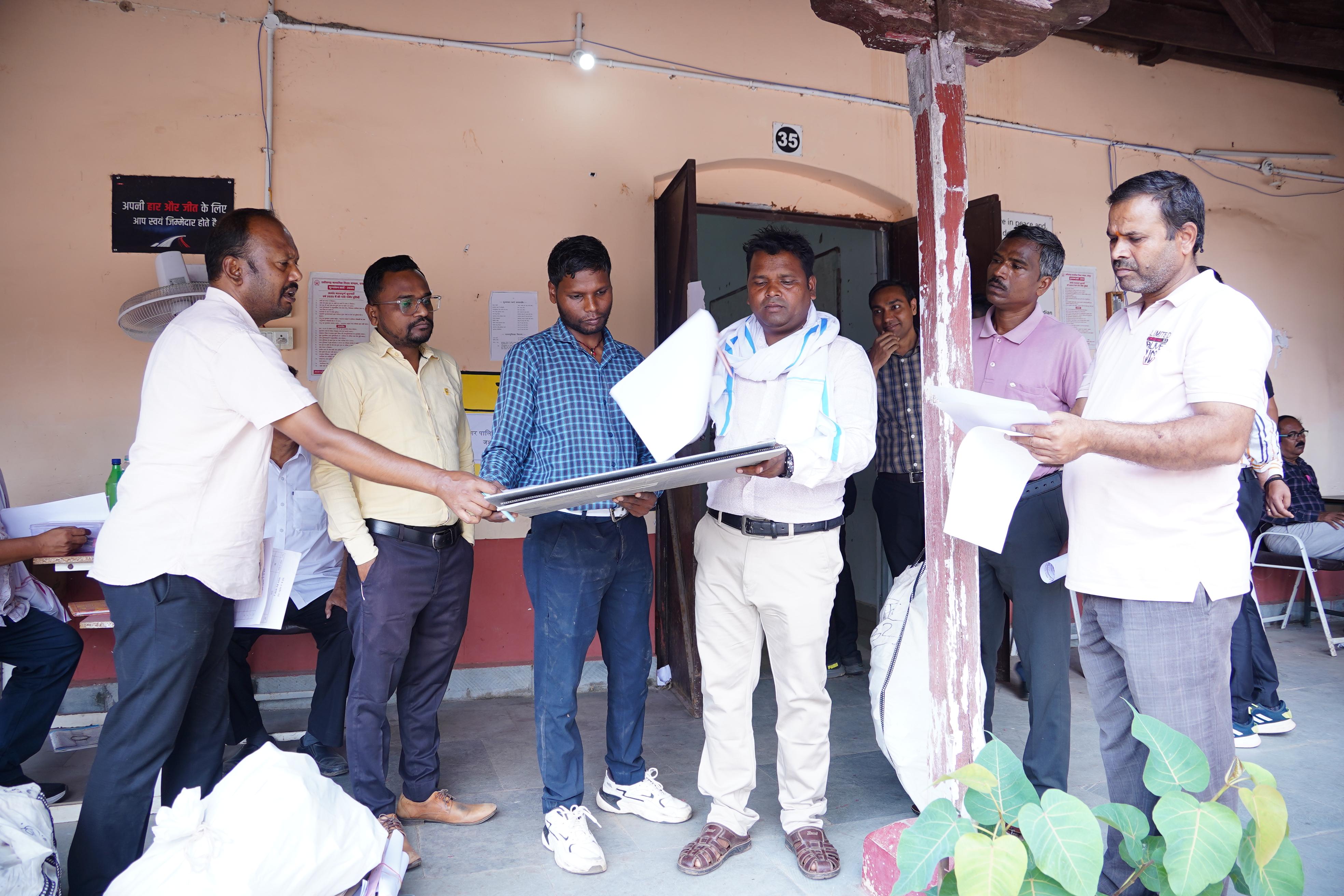 जशपुर नगर पालिका उपचुनाव के लिए मतदान दल रवाना, 1 जून को होगा मतदान, 1312 मतदाता करेंगे मताधिकार का प्रयोग