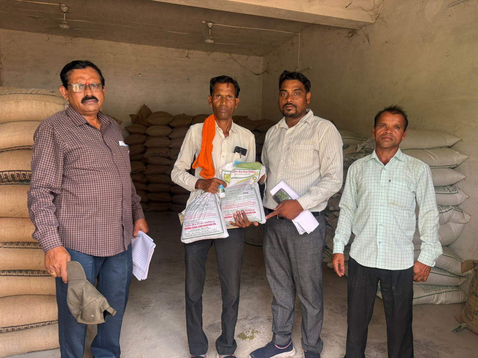 खरीफ सीजन से पहले कोरबा में खाद-बीज का पर्याप्त भंडारण, किसानों को नहीं होगी किसी प्रकार की कमी, अनियमितता करने वाले 8 केंद्रों पर प्रशासन की बड़ी कार्रवाई