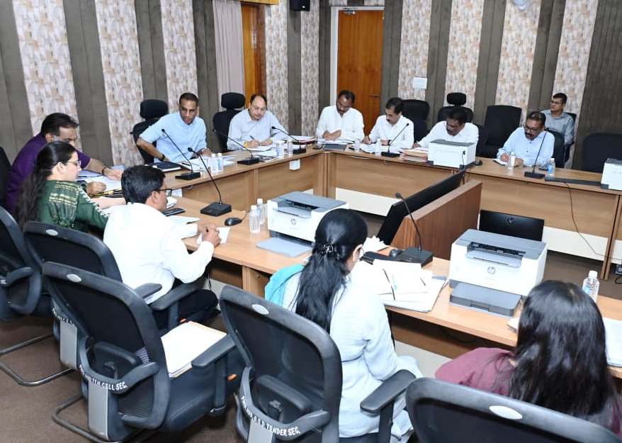 पीडब्ल्यूडी सचिव का सख्त अल्टीमेटम: 30 जून तक टेंडर, 31 जुलाई तक कार्यादेश; भारतमाला से जुड़ेंगी छत्तीसगढ़ की सड़कें, पहुंचविहीन गांवों तक बनेगा विकास का नया नेटवर्क