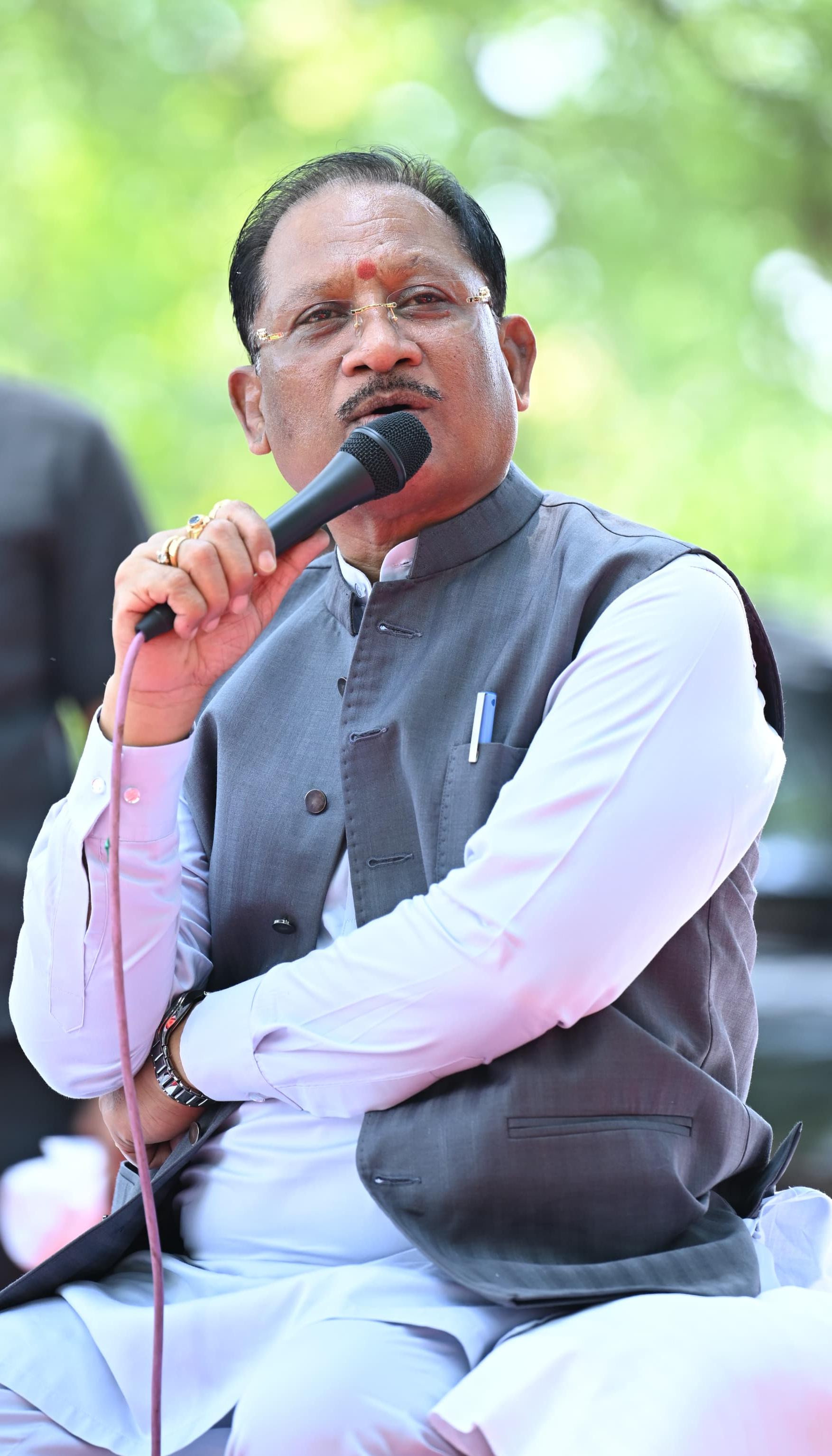सुशासन तिहार में सुदूर कोण्डापल्ली पहुंचे मुख्यमंत्री विष्णुदेव साय, चौपाल में सुनी ग्रामीणों की समस्याएं, मौके पर बांटे योजनाओं के लाभ और अधिकारियों को दिए त्वरित समाधान के निर्देश