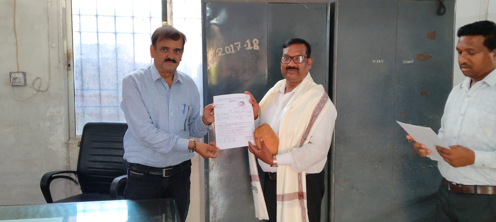 नौकरी का आखिरी दिन बना खुशियों का दिन, रिटायरमेंट के साथ ही हाथों में आया पीपीओ, शिक्षा विभाग के 7 कर्मियों को सम्मानित कर दी गई भावभीनी विदाई