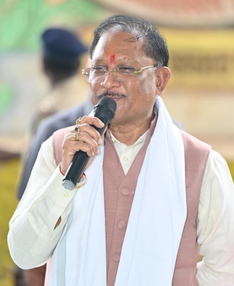 मुख्यमंत्री विष्णु देव साय ने खाट पर बैठकर सुनी जनता की आवाज, सपेरा समाज के सामुदायिक भवन से लेकर सीसी रोड, मंगल भवन और तालाब सौंदर्यीकरण तक कई बड़ी सौगातों का किया ऐतिहासिक ऐलान