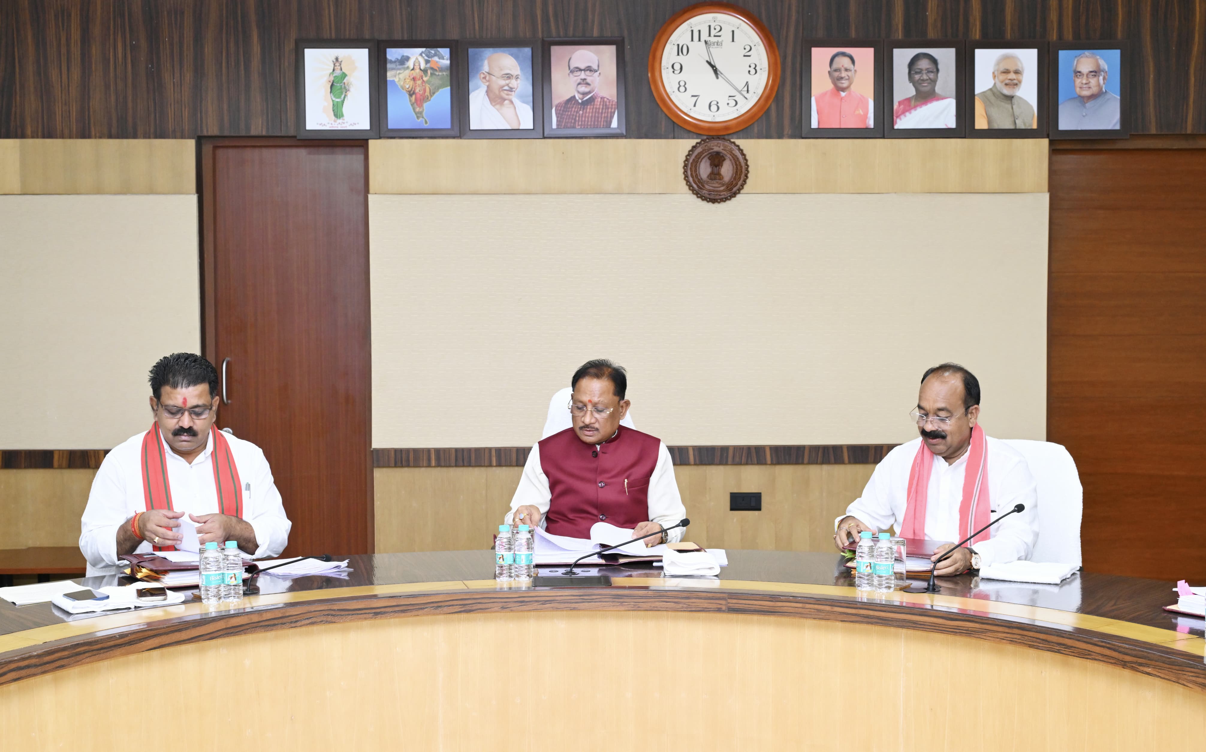 धान से हटकर दूसरी फसलों पर मिलेगा 15 हजार रुपये प्रति एकड़, 240 ई-बसों को हरी झंडी; साय कैबिनेट के 7 बड़े फैसलों से बदलेगी छत्तीसगढ़ की तस्वीर