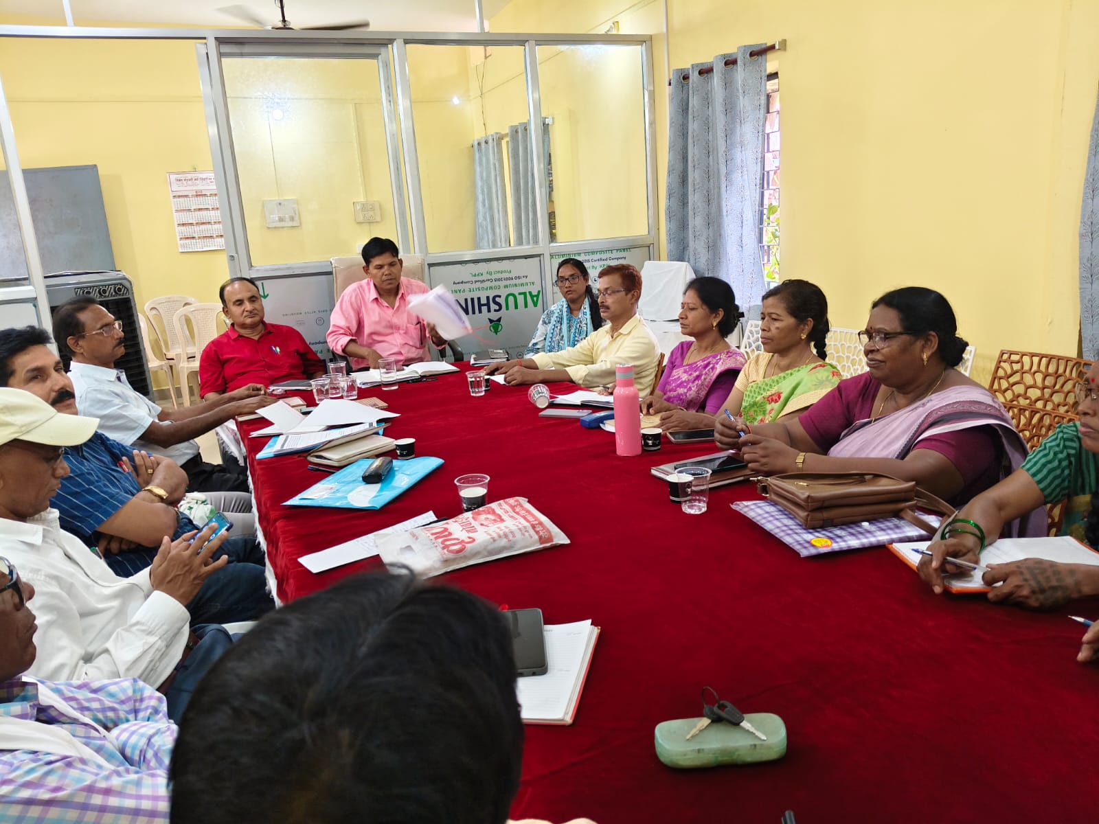 स्कूल खुलने से पहले शिक्षा विभाग का अलर्ट मोड! एक भी बच्चा स्कूल से बाहर नहीं रहेगा, गंदे स्कूल बर्दाश्त नहीं होंगे&rdquo; ,बीईओ, एबीईओ और बीआरसीसी ने संभाली कमान - स्कूलों की साफ-सफाई से लेकर अधूरे प्रवेश और लापरवाही पर सख्त निगरानी