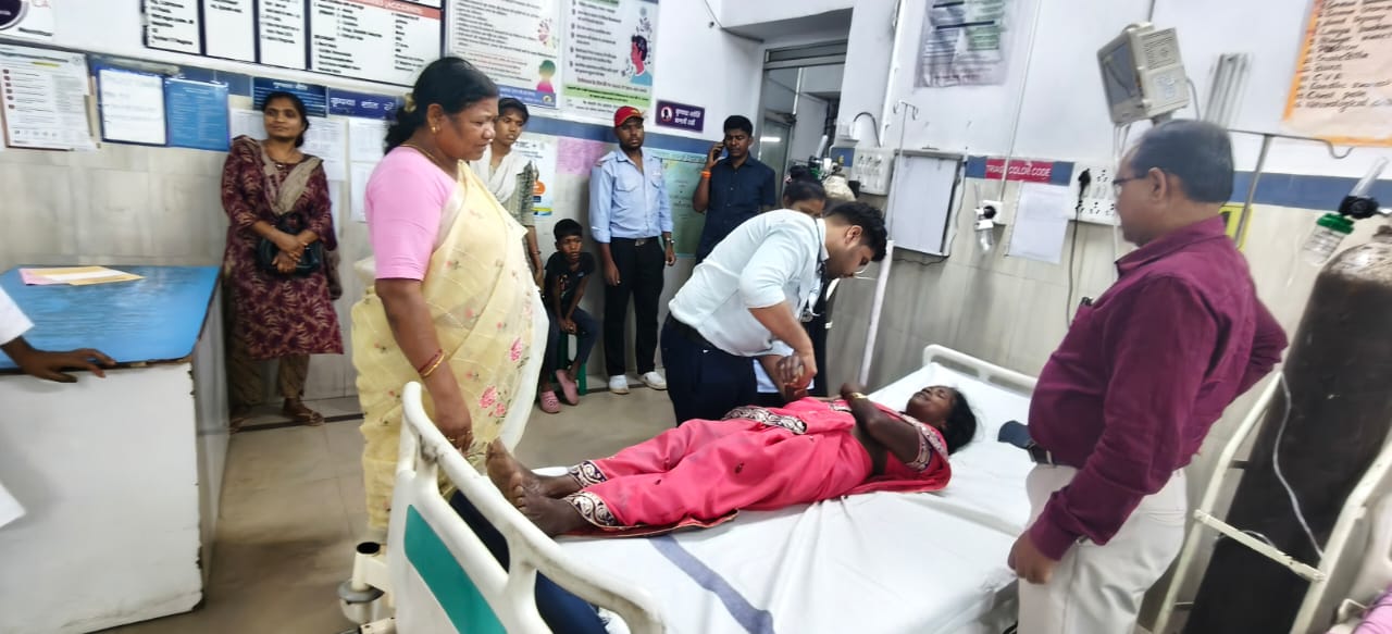 मानवता की मिसाल बनीं जशपुर विधायक रायमुनी भगत, सड़क दुर्घटना में घायल मां-बेटे को अपने निजी वाहन से पहुंचाया अस्पताल