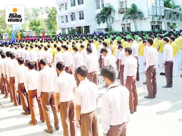 छत्तीसगढ़ के स्कूलों में बड़ा बदलाव: अब रोज गूंजेंगे राष्ट्रगान, राष्ट्रगीत और राज्यगीत, भोजन से पहले होगा मंत्र पाठ; शिक्षा विभाग ने जारी किए सख्त निर्देश