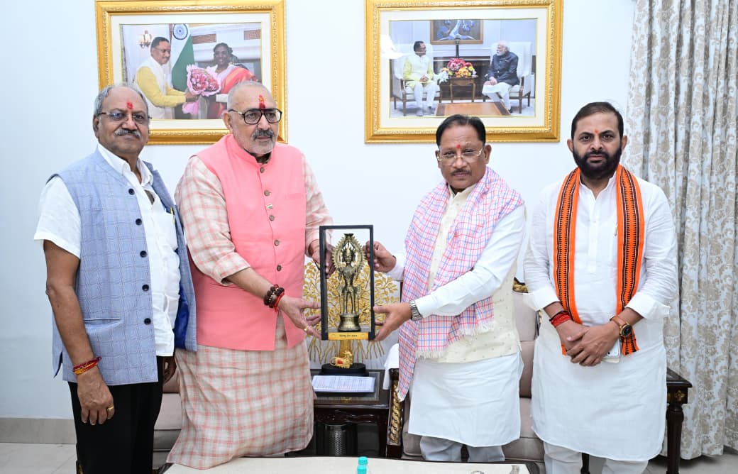 मुख्यमंत्री विष्णुदेव साय और केंद्रीय मंत्री गिरिराज सिंह की महत्वपूर्ण मुलाकात, केंद्र-राज्य समन्वय से विकास कार्यों को मिलेगी नई गति