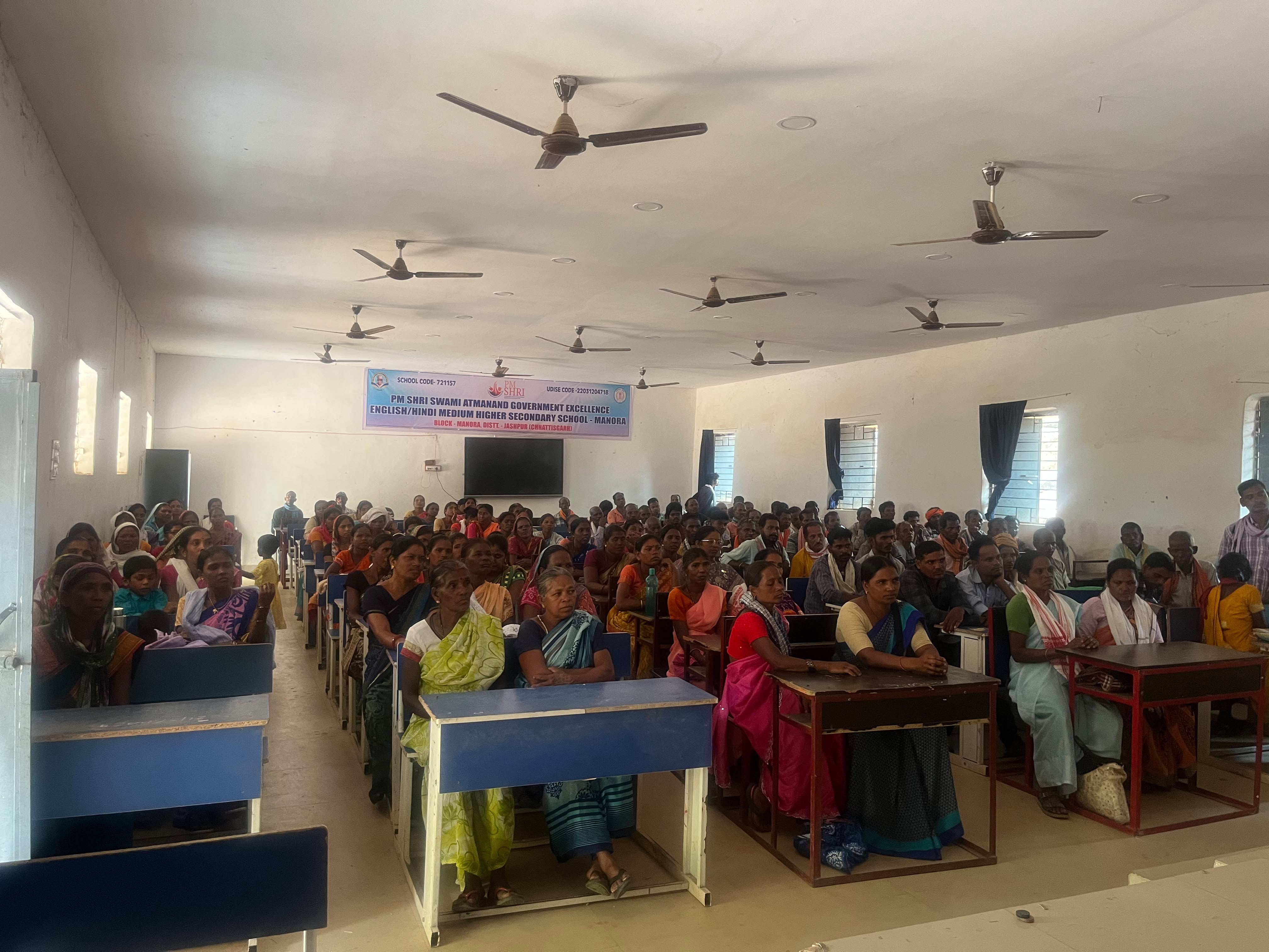 नए शिक्षा सत्र से पहले मनोरा में रसोईयों की बड़ी क्लास, बच्चों को मिलेगा सुरक्षित और पौष्टिक भोजन; कलेक्टर रोहित व्यास के निर्देश पर हुआ विशेष प्रशिक्षण