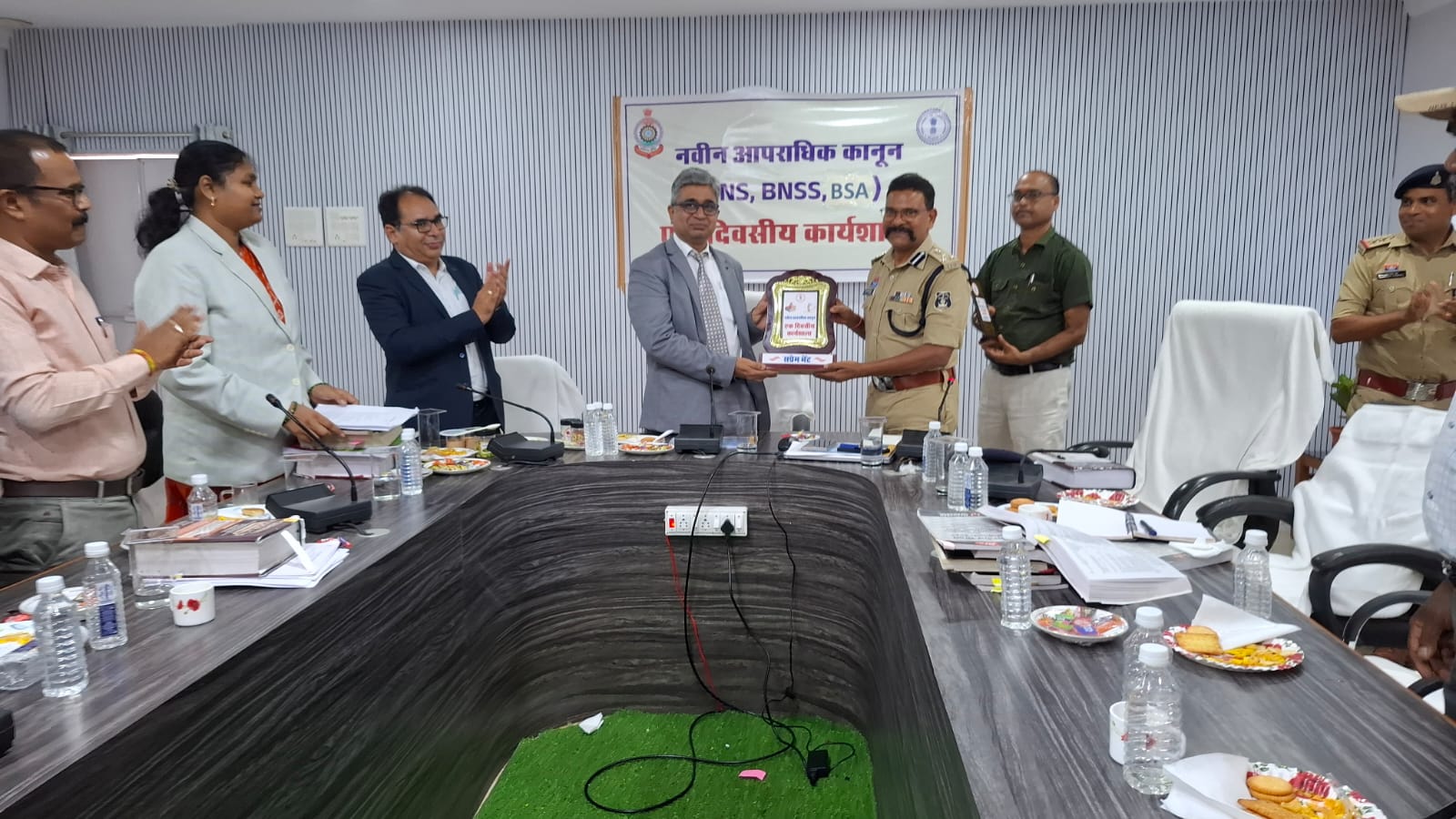 नए आपराधिक कानूनों पर जशपुर में कार्यशाला : न्यायपालिका, पुलिस, अभियोजन और फॉरेंसिक विभाग एक मंच पर, त्वरित न्याय और वैज्ञानिक विवेचना पर जोर