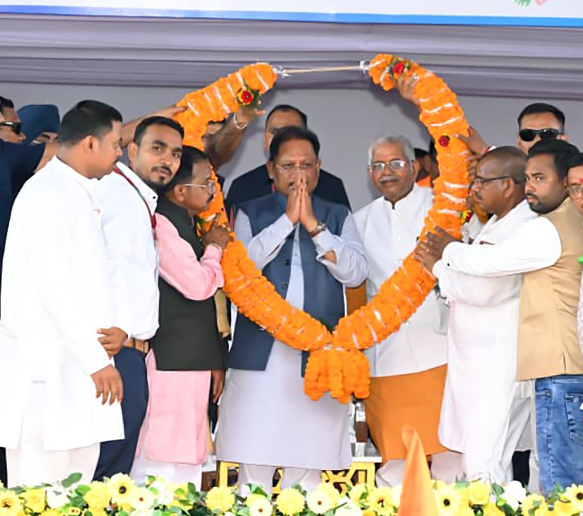 संत गाडगे बाबा की 150वीं जयंती पर मुख्यमंत्री विष्णु देव साय की बड़ी सौगात: 42 करोड़ की सड़क परियोजनाओं का लोकार्पण-शिलान्यास, सामुदायिक भवनों, स्कूल उन्नयन, खेल मैदान और तालाब सौंदर्यीकरण सहित कई विकास कार्यों की घोषणा