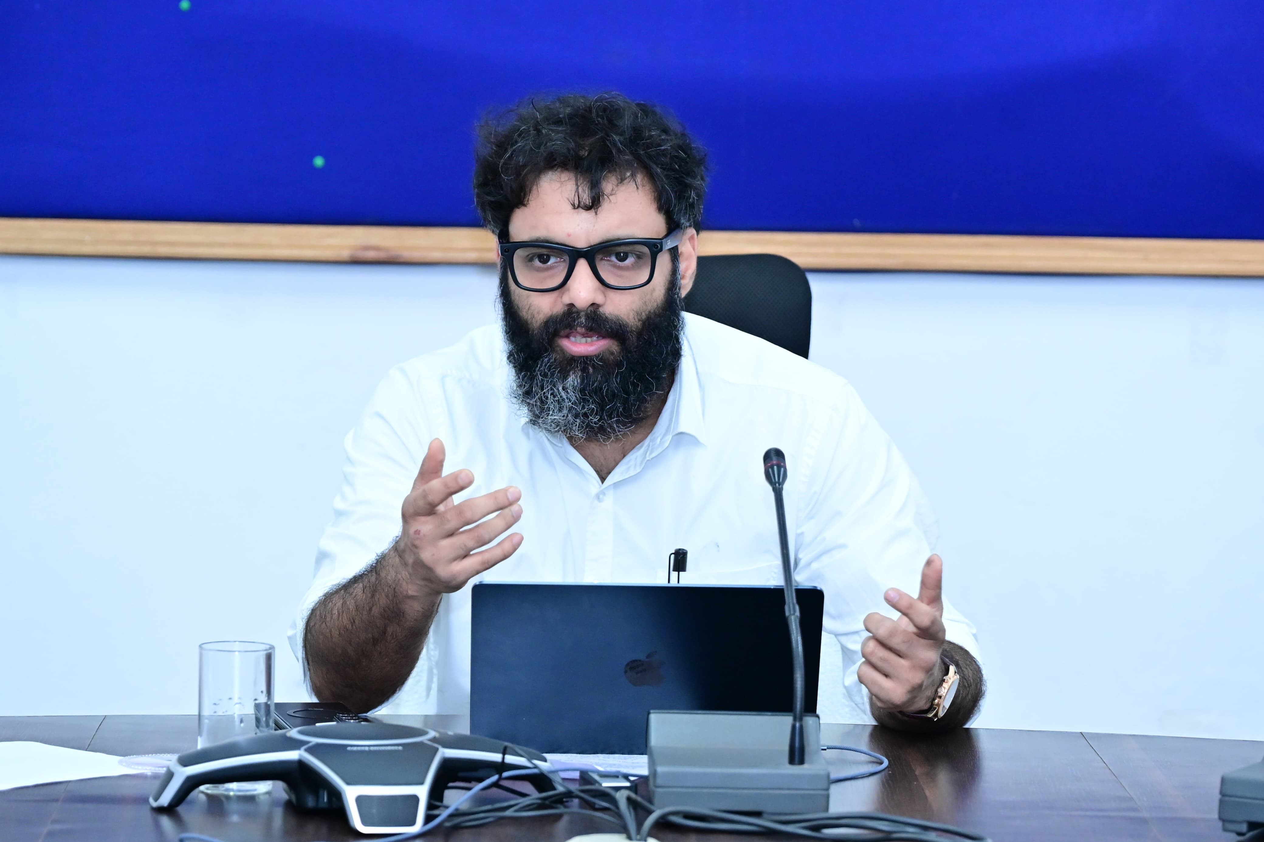 जशपुर में प्रशासनिक तैयारियों का&nbsp; एक्शन प्लान: 21 जून योग दिवस, 18 से 20 जून तक जनकल्याण शिविर, शाला प्रवेश उत्सव और सुशासन तिहार पर कलेक्टर रोहित व्यास ने अधिकारियों को दिए सख्त निर्देश