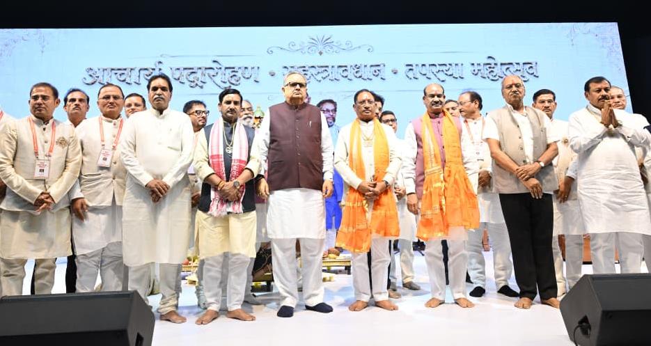 जैन धर्म की तपस्या और त्याग की विराट गूंज से गुंजायमान हुआ रायपुर, आचार्य पदारोहण महोत्सव में लोकसभा अध्यक्ष ओम बिरला और मुख्यमंत्री विष्णुदेव साय ने कहा &ndash; भगवान महावीर के विचार ही विश्व शांति का सबसे बड़ा आधार
