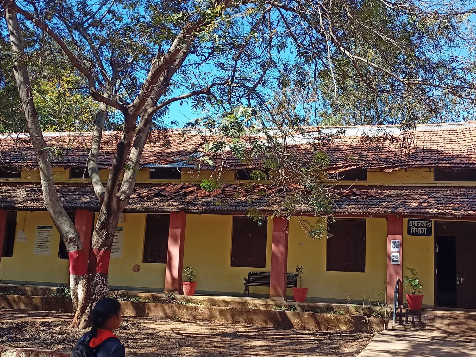 जिले के सबसे बड़े उच्च शिक्षा संस्थान की बदहाल व्यवस्था पर उठे सवाल, नियमित प्राचार्य और रिक्त प्राध्यापक पदों की नियुक्ति नहीं होने से प्रभावित हो रही शैक्षणिक गुणवत्ता; विद्यार्थियों ने कहा&mdash;&lsquo;स्थायी नेतृत्व मिले तो बदलेगी महाविद्यालय की तस्वीर&rsquo;