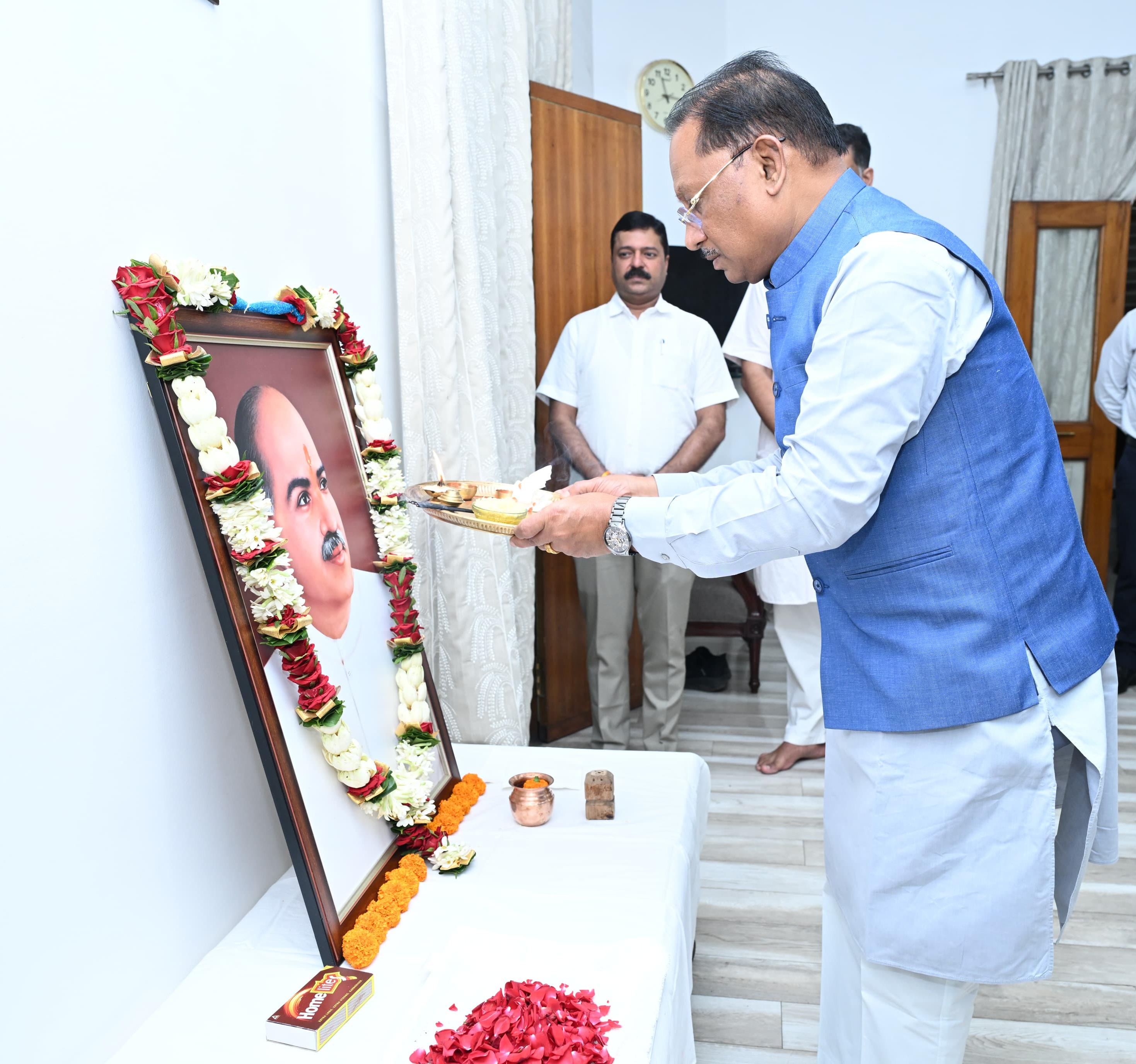 बलिदान दिवस पर मुख्यमंत्री साय का नमन: डॉ. श्यामा प्रसाद मुखर्जी को बताया राष्ट्रवाद, अखंडता और आत्मनिर्भर भारत की विचारधारा का अमर प्रतीक