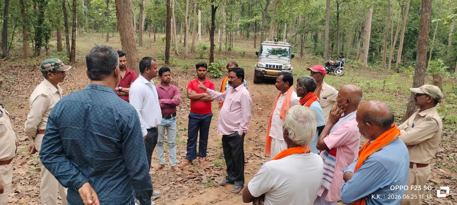 सावन से पहले शिवभक्तों में नाराजगी : शिव मंदिर जाने वाले रास्ते पर ट्रैक्टर से जुताई से भड़का जनाक्रोश, हजारों श्रद्धालुओं की आस्था पर चोट का आरोप &mdash; ग्रामीणों ने वन विभाग को दी आंदोलन की चेतावनी, बादलखोल अभ्यारण्य में धार्मिक भावना आहत होने का मामला गरमाया&nbsp;
