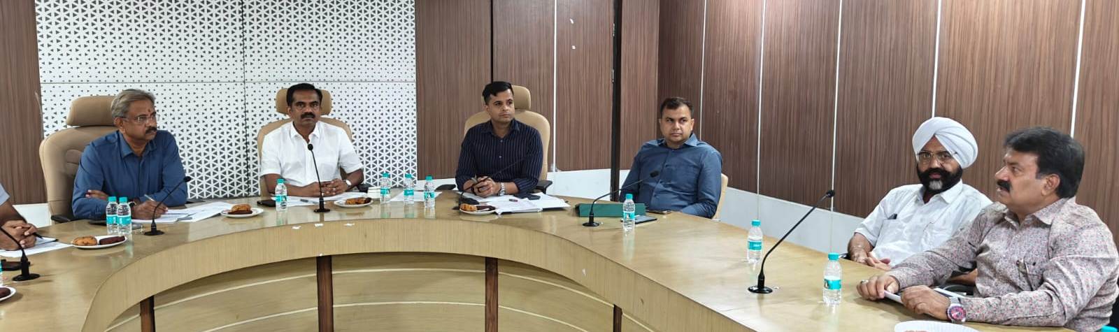 अब बिना लोकेशन ट्रैकिंग सिस्टम सड़क पर दौड़ी यात्री बस तो होगी सीधी कार्रवाई, परिवहन विभाग ने 15 दिन का अल्टीमेटम जारी कर बस संचालकों को दी अंतिम चेतावनी