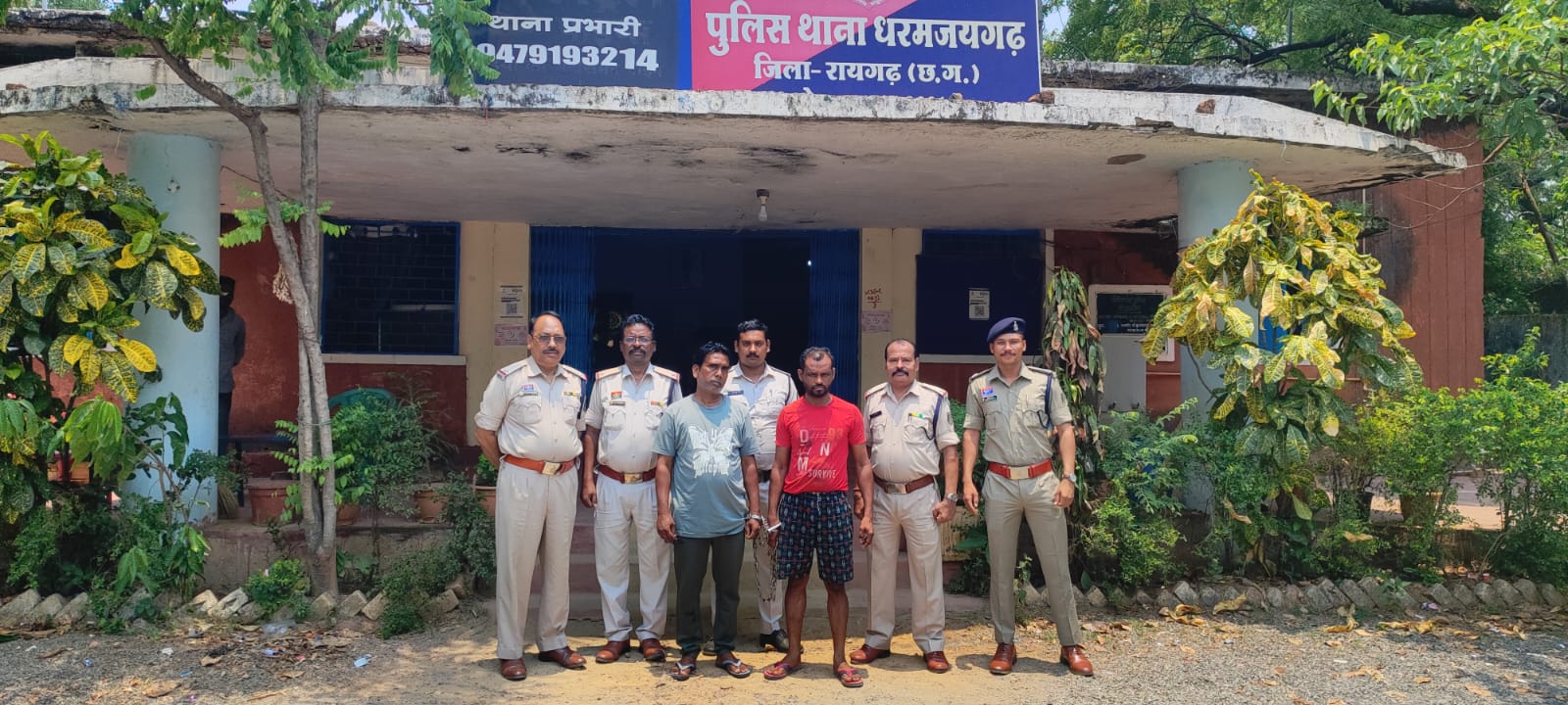 रोजगार और बैंक लोन का झांसा देकर 165 ग्रामीण महिलाओं से लाखों की ठगी, धरमजयगढ़ पुलिस ने ऑपरेशन क्लीन हंट में फ्लोरा मैक्स कंपनी के दो फरार आरोपियों को दबोचा