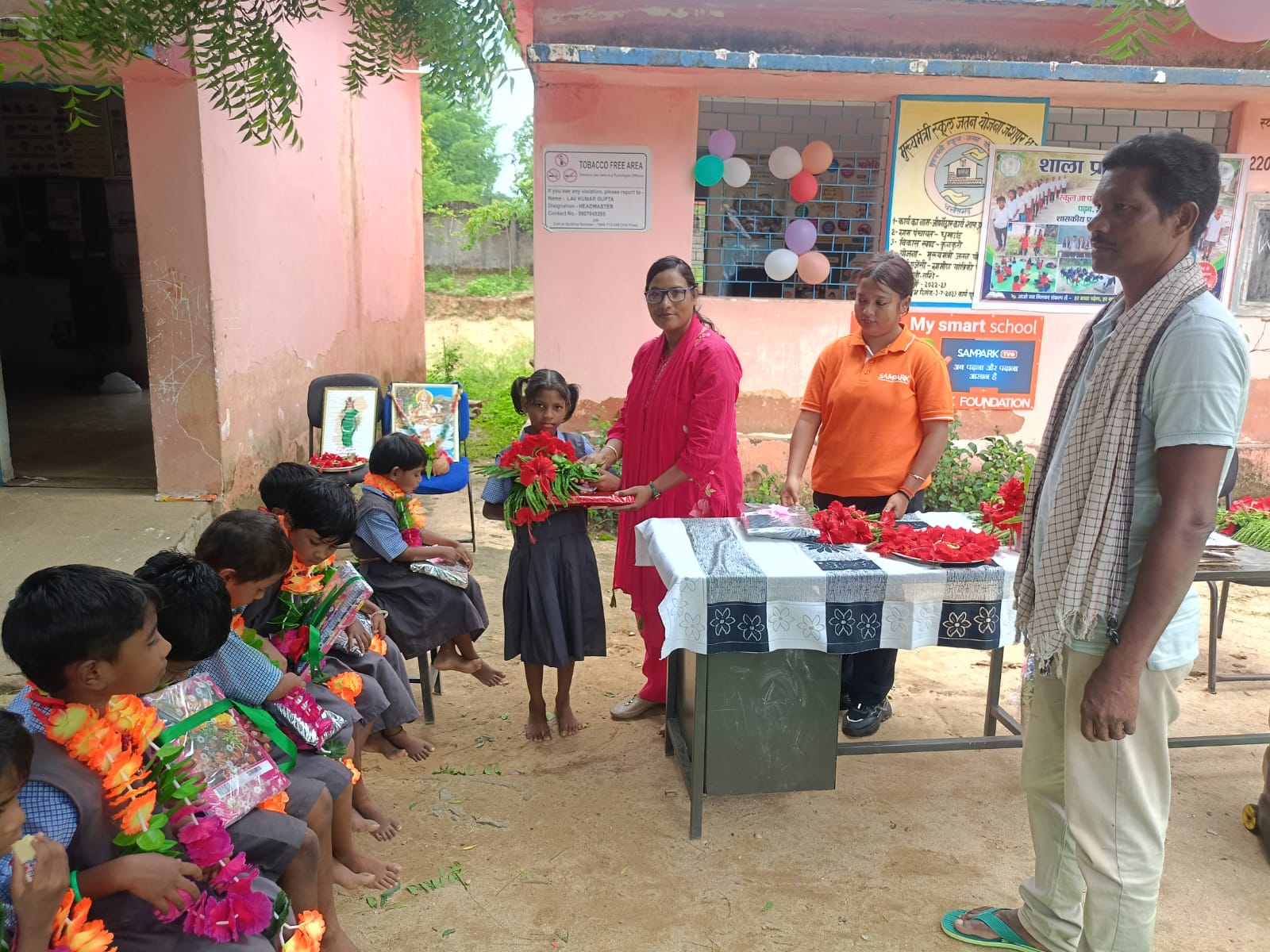"पढ़ब, नवा भारत गढ़ब" की थीम पर डीपाटोली स्कूल में अनोखा प्रवेश उत्सव, तिलक-आरती से हुआ नन्हें विद्यार्थियों का स्वागत, शिक्षा के प्रति जागरूकता का दिया संदेश