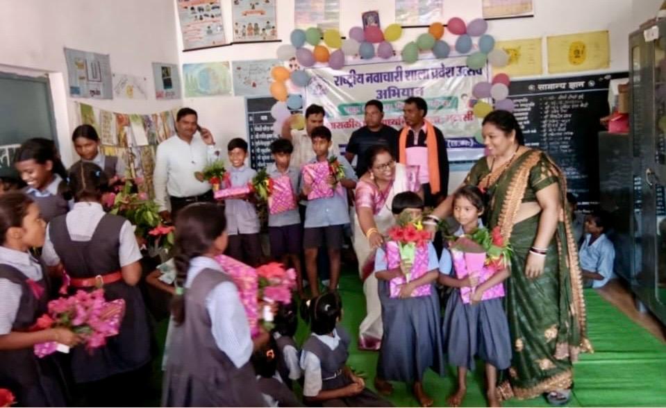 स्कूल आ पढ़ेबर, जिंदगी ला गढ़ेबर... मटासी स्कूल में नवाचार के साथ मना शाला प्रवेश उत्सव, पर्यावरण संरक्षण का भी दिया संदेश