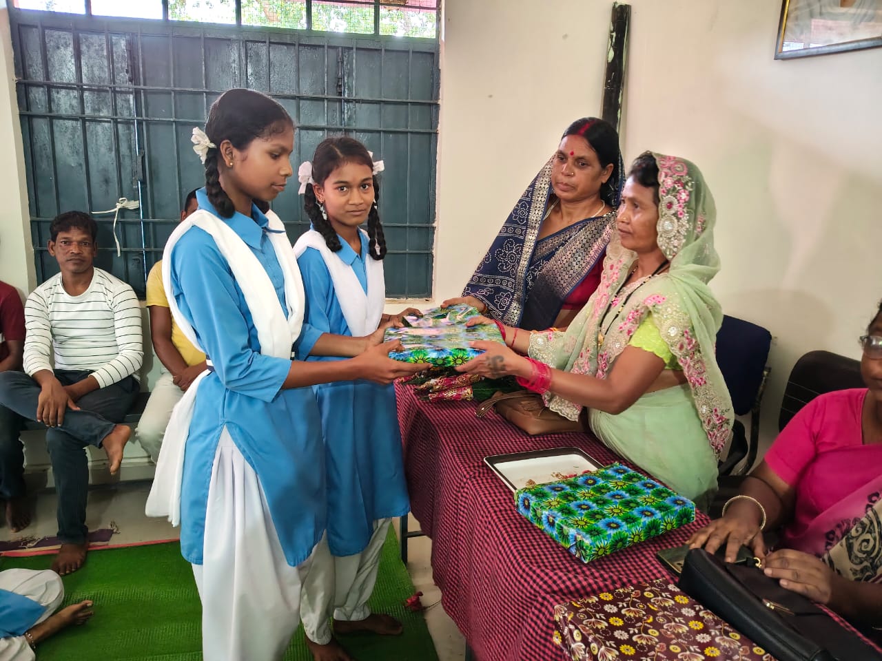 तिलक, पुष्पवर्षा और तालियों की गूंज के बीच लोधमा स्कूल में हुआ शाला प्रवेश उत्सव, मेधावी विद्यार्थियों के सम्मान से नए शिक्षा सत्र की हुई शानदार शुरुआत