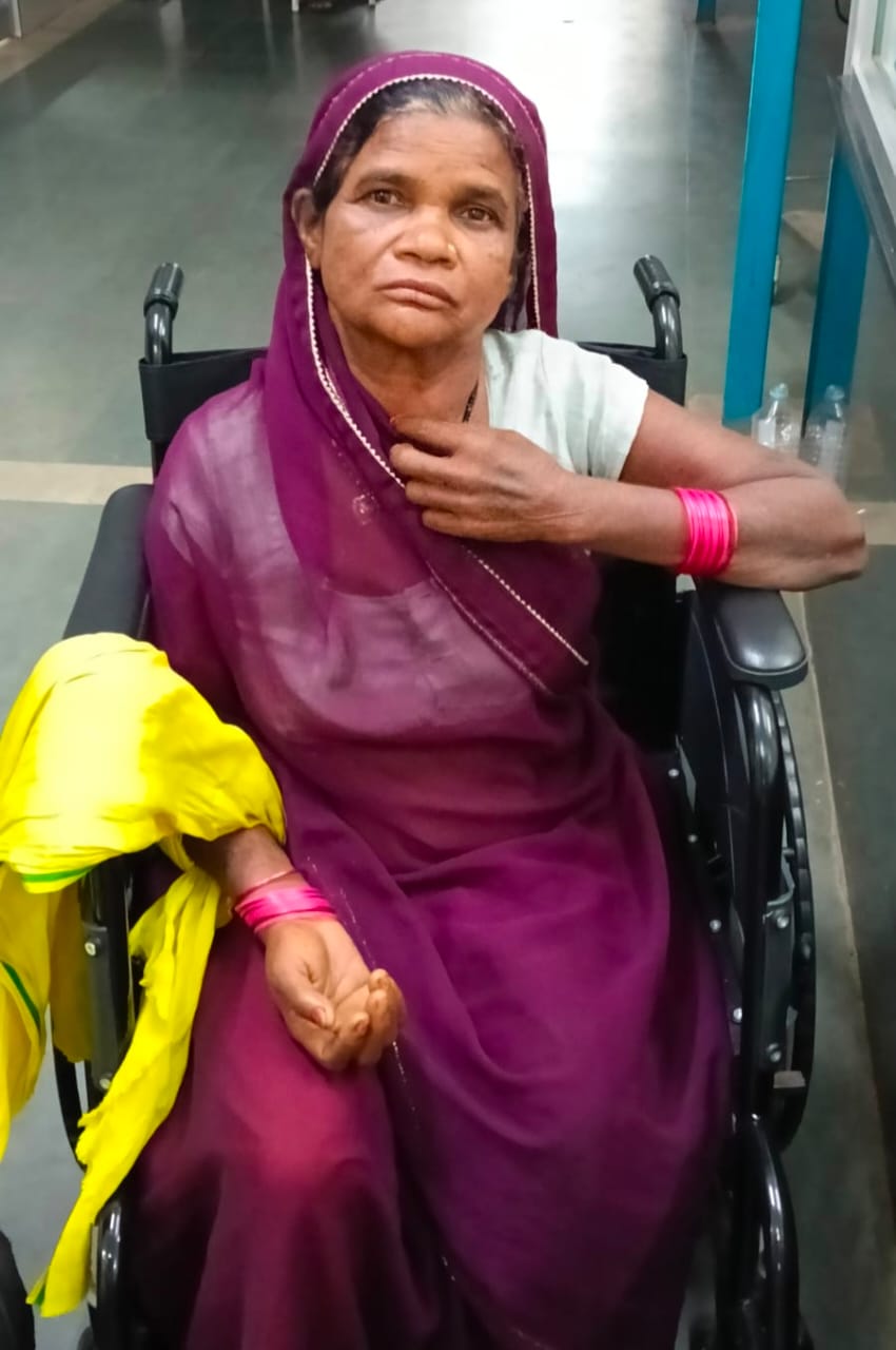 मुख्यमंत्री श्री विष्णुदेव साय के सुशासन में संवेदनशील पुलिस का मानवीय चेहरा: डॉयल-112 की त्वरित कार्रवाई से सर्पदंश पीड़ित महिला को मिला नया जीवन