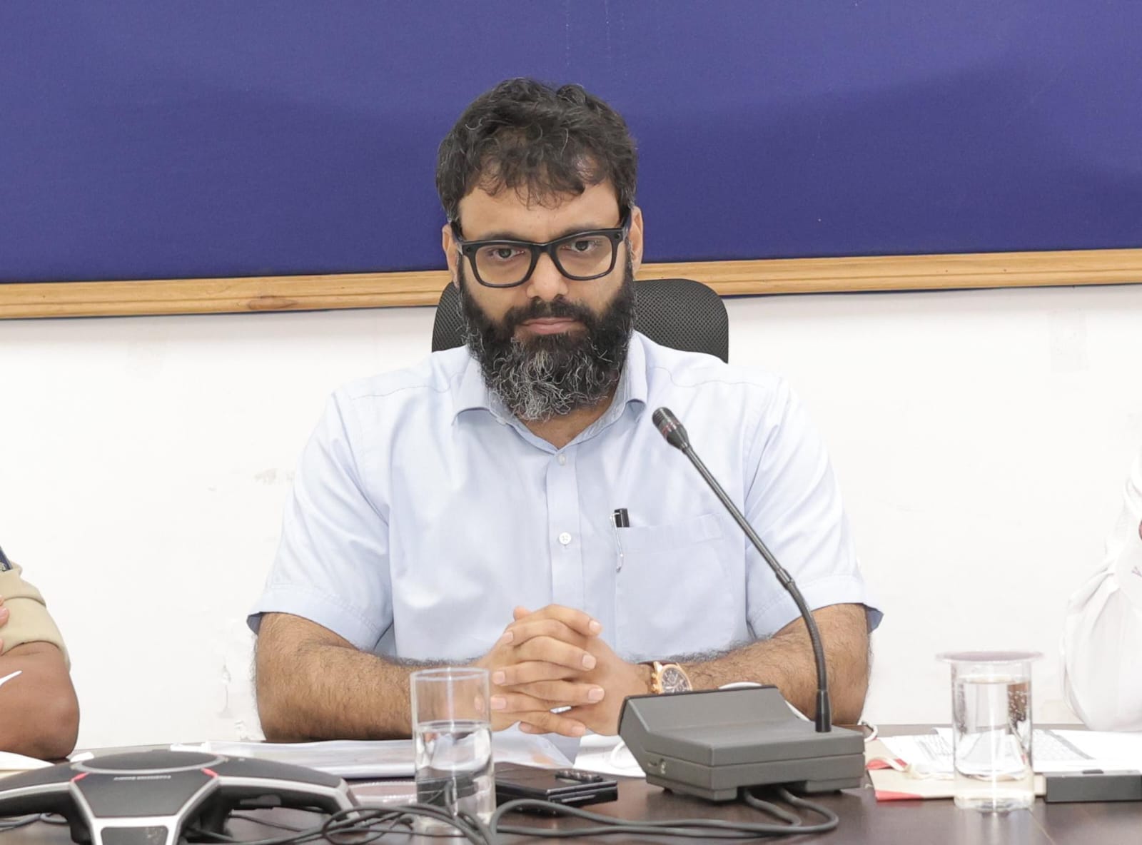 कलेक्टर रोहित व्यास की अध्यक्षता में जिला सड़क सुरक्षा समिति की बैठक, एनएच पर ब्लैक स्पॉट सुधार, साइन बोर्ड-मार्किंग, ढाबों की पार्किंग व्यवस्था और स्कूल-कॉलेजों में लर्निंग लाइसेंस शिविर आयोजित करने के निर्देश