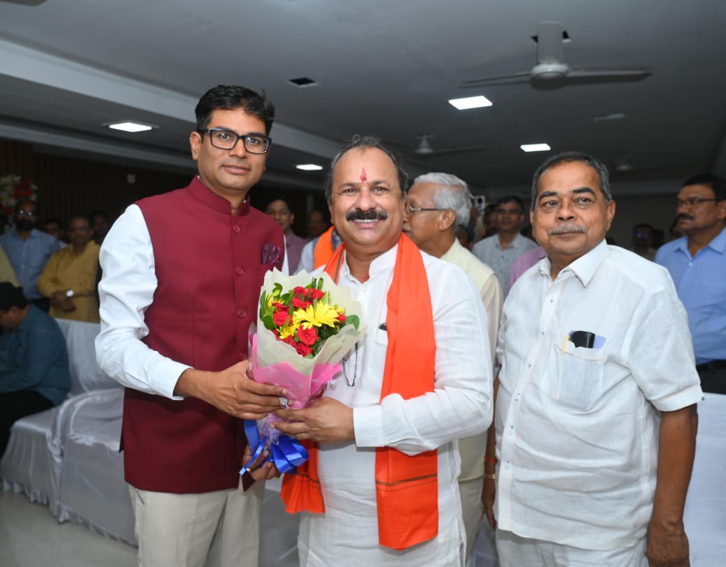 रायपुर विकास प्राधिकरण को मिला नया नेतृत्व, डॉ. जय प्रकाश शर्मा ने संभाली उपाध्यक्ष की जिम्मेदारी; मंत्री ओ.पी. चौधरी बोले&mdash; शहर के सुनियोजित विकास को मिलेगी नई रफ्तार
